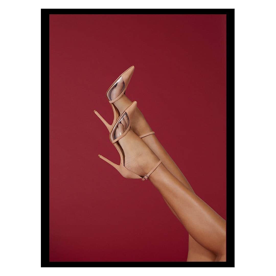 Schutzのインスタグラム：「Heels over head. ❤️ #SchutzReflectiveLove」