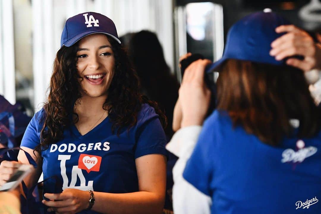 Los Angeles Dodgersさんのインスタグラム写真 - (Los Angeles DodgersInstagram)「The boys in blue are away but the girls from @newvillagegirlsacademy are here to play! This morning, the Dodgers hosted students for a career panel, a stadium tour and a lunch with women from the Dodger front office.」6月7日 8時56分 - dodgers