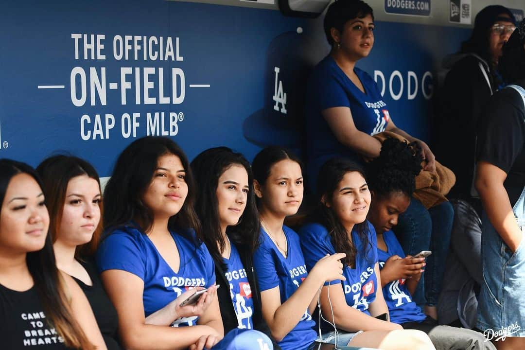 Los Angeles Dodgersさんのインスタグラム写真 - (Los Angeles DodgersInstagram)「The boys in blue are away but the girls from @newvillagegirlsacademy are here to play! This morning, the Dodgers hosted students for a career panel, a stadium tour and a lunch with women from the Dodger front office.」6月7日 8時56分 - dodgers