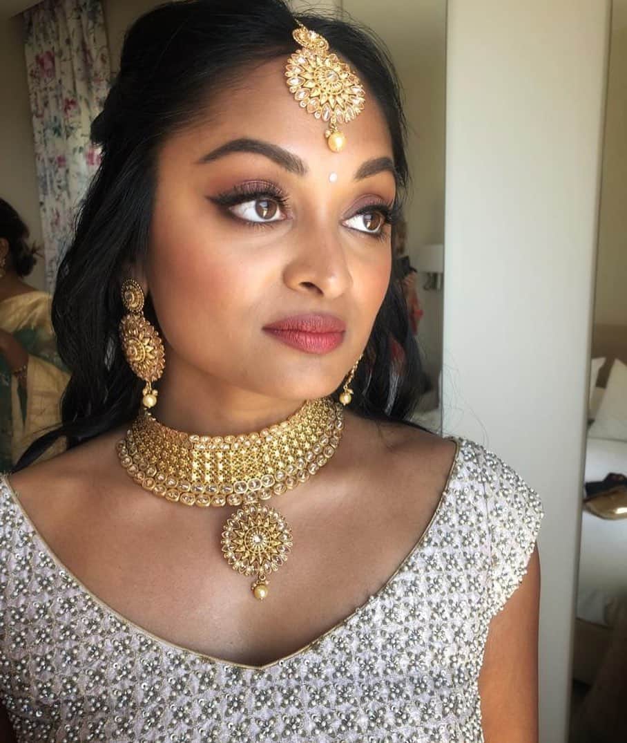 シャーロット・ティルベリーさんのインスタグラム写真 - (シャーロット・ティルベリーInstagram)「Darlings, I love seeing all your BRIDAL BEAUTY posts wearing my MAKEUP MAGIC!! I love this photo of the gorgeous, GLOWING @preeyav on her magical wedding day. Makeup by #TeamTilbury. #GetTheLook: 🌟COMPLEXION🌟 Magic cream Magic Eye Rescue Magic foundation in shade 9 Magic away in shade 9 Airbrush Flawless Finish Powder in shade2 Hollywood Flawless Filter 4 👁Eyes 👁 The Icons Palette - The Date Look Feline Flick Barbarella on the lower lash line and inside  Legendary lashes mascara volume 2 Dreamgasm Palette in LOVEGASM blush, contour and highlight  Legendary Brows in Supermodel Brow Lift in Supermodel 💋Lips💋 Walk of no shame Lip Cheat lipliner  Walk of no shame Matte Revolution lipstick.  #CharlotteTilbury #TilburyBride」6月7日 19時54分 - charlottetilbury