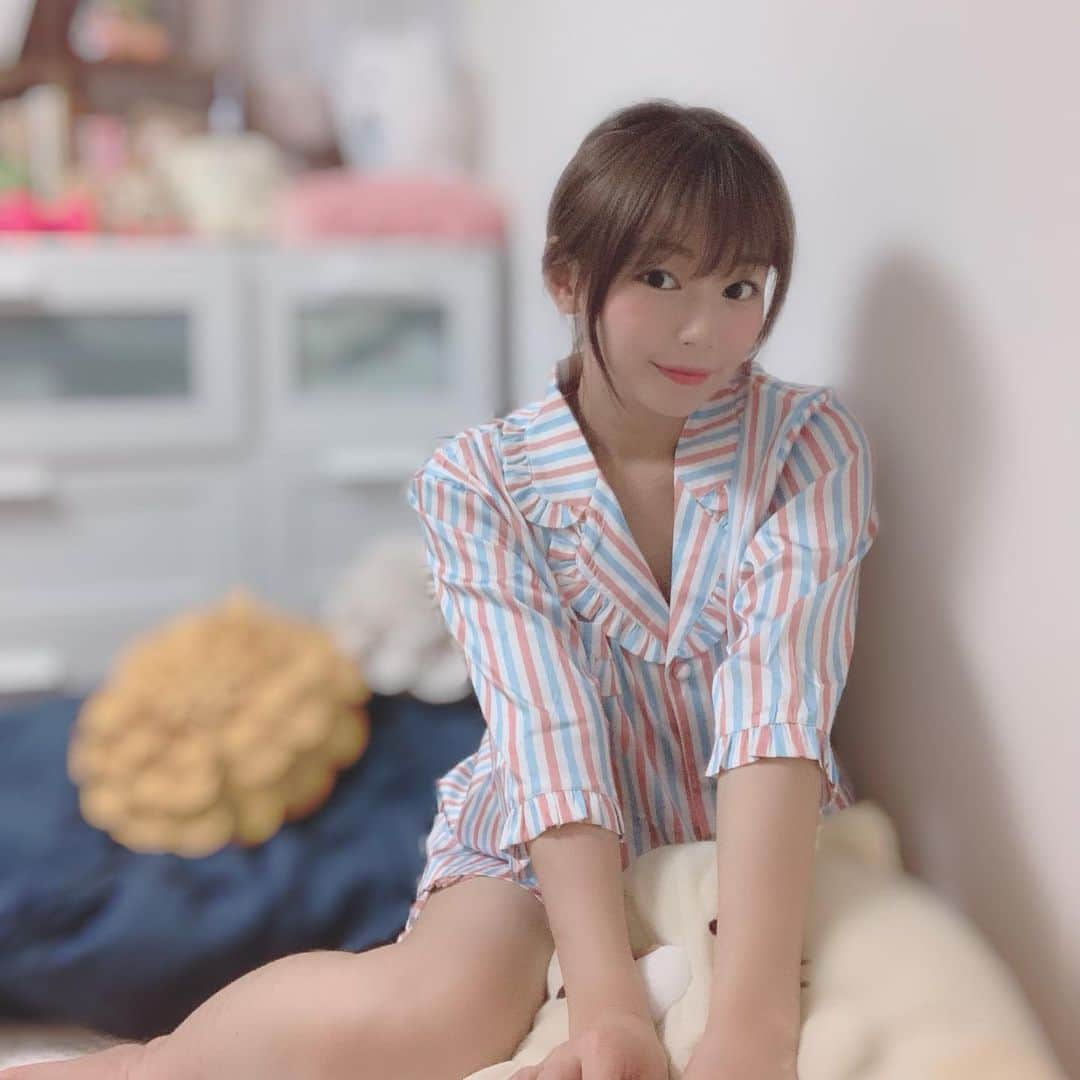 のインスタグラム：「可愛いパジャマテンションあがる😆💕 理想の女子部屋計画進んでるよ〜っっっ ・ #パジャマ #韓国ファッション #通販 #fashion #code #udresser #彼女感だしてみた自撮り #セルフィー #インスタグラビア #selfie #潰されてるねこ #すみっこぐらし」