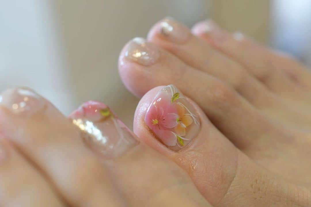 のインスタグラム：「@yuki_cadenas 👈🤗 . . 大阪市北区 梅田.中崎町.駅から徒歩7分🚶‍♀️ CADENAS nail eyelash  マツエクアカウント @cadenaseyelash LINE:@ cadenas 🆔検索🙋‍♀️ tel:06-4792-8617. cadenas.nail@gmail.com. . #ネイル #ジェルアート #手元くら部 #梅田ネイル #instanails #大人ネイル #個性派ネイル #クリアネイル #ジェルネイル #nail #네일 #ニュアンスネイル #instanail #nailstagram #春ネイル  #ネイルデザイン #젤네일 #美甲 #osaka  #ジェルデザイン #cadenas #指甲 #spring #Insatnails #fashion #シアーネイル #うる艶ネイル #フットネイル #お洒落ネイル #ミラーネイル」