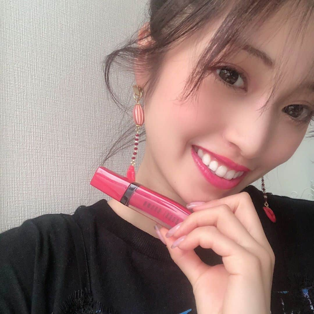 村島未悠さんのインスタグラム写真 - (村島未悠Instagram)「メイクさんに💄色持ちして優秀なリップ教えてもらった☺️💄 #bobbinrown #cherry#リップ#デパコス#撮影後の#ご褒美#お気に入り」6月7日 18時37分 - happy_miyu0827