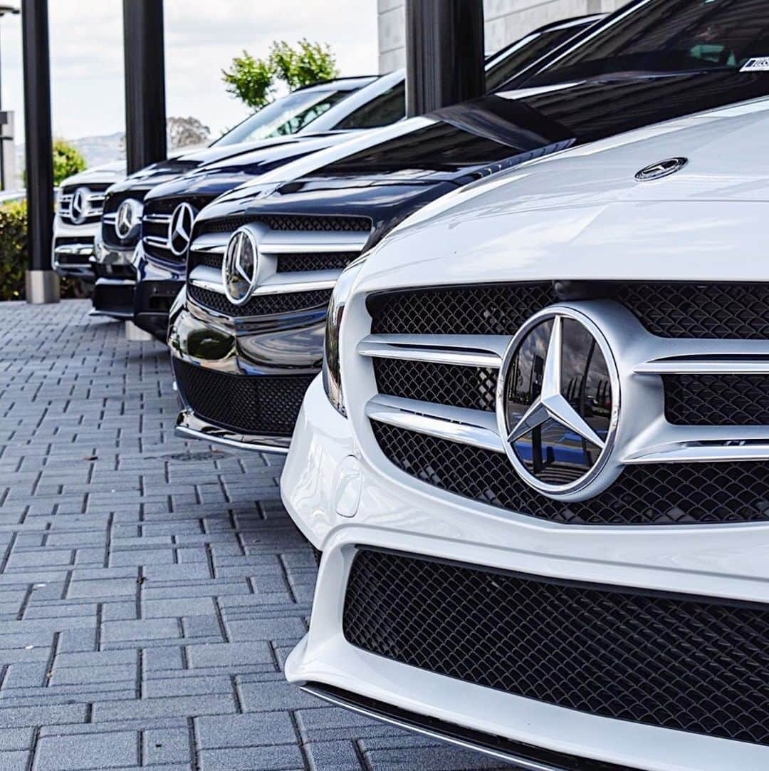 メルセデス・ベンツさんのインスタグラム写真 - (メルセデス・ベンツInstagram)「Just a beautiful fleet of stars. ⭐ Photo by @mbtemecula. . #MercedesBenz #🌟 #TheBestorNothing #mbfanphoto #automotivedesign #California #mbcar」6月7日 18時30分 - mercedesbenz