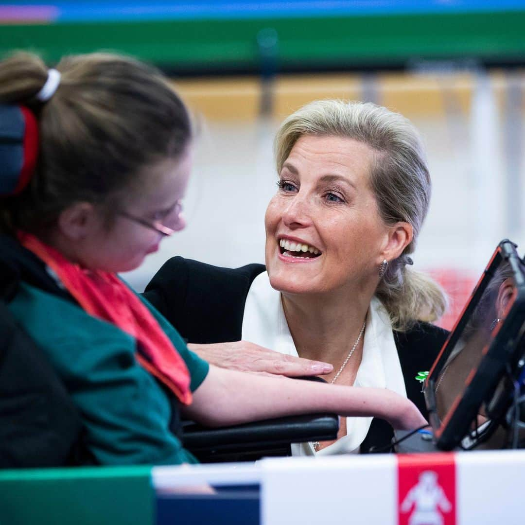 ロイヤル・ファミリーさんのインスタグラム写真 - (ロイヤル・ファミリーInstagram)「The Countess of Wessex, Patron of the Treloar Trust, visited @treloarschoolandcollege in Hampshire on Wednesday. Treloars provide education, care, therapy, medical support and independence training to young people with physical disabilities.  The Countess joined students in a game of Polybat, a customised game of table tennis, met Speech and Language staff and spoke with students in different classrooms.」6月7日 18時46分 - theroyalfamily