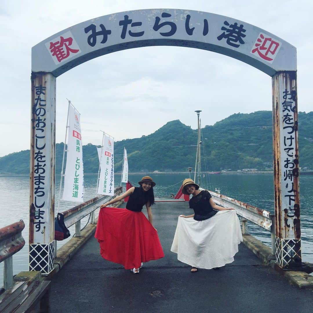 大山百合香さんのインスタグラム写真 - (大山百合香Instagram)「#御手洗#みたらい#御手洗の街並み#雨#晴れの景色は最高なのにな#こねこ#黒猫#爆睡からの足クロス」6月7日 18時42分 - ohyamayurika