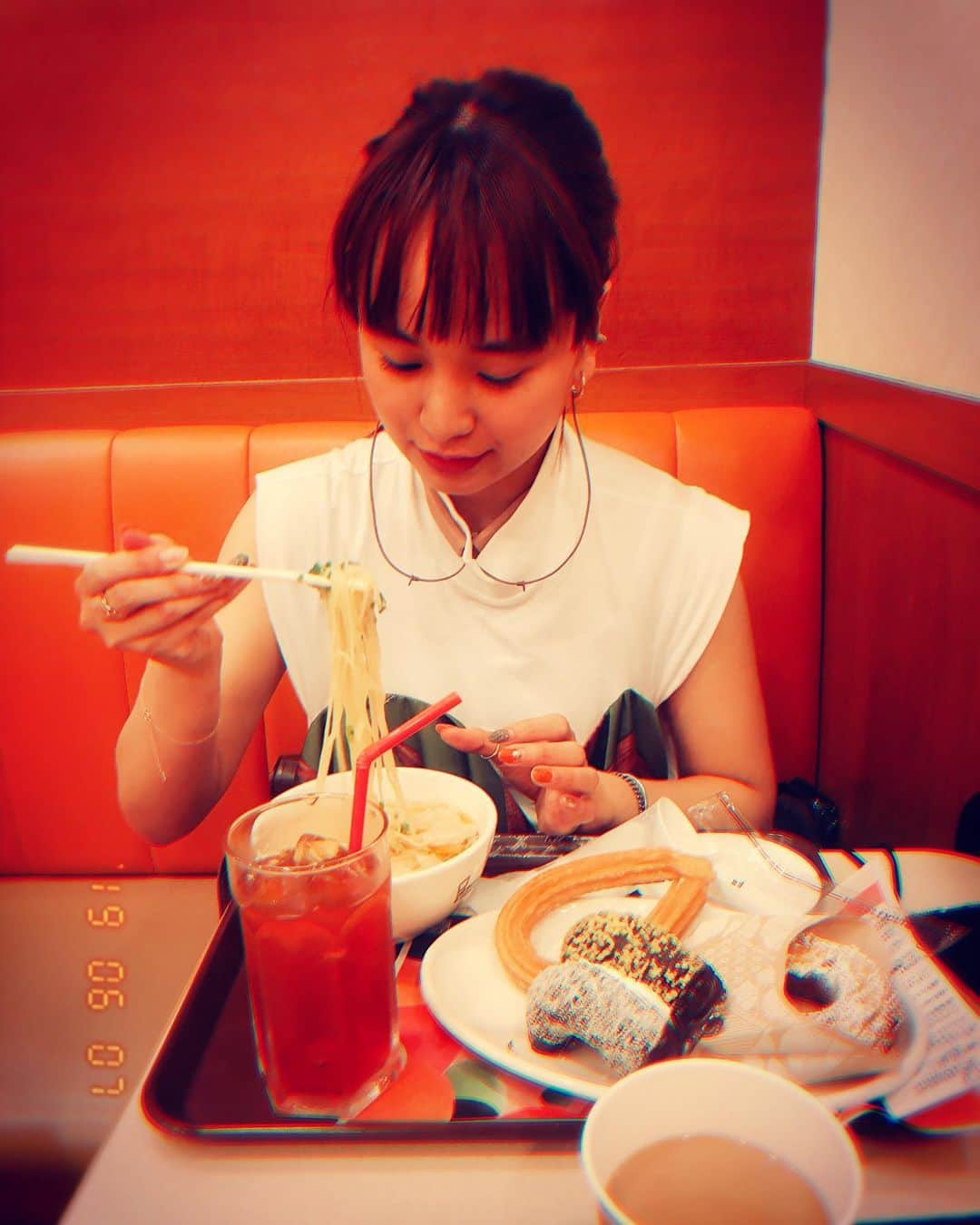 小春さんのインスタグラム写真 - (小春Instagram)「「これ載せたら食いしん坊って思われちゃうじゃん」  #姉カメラ」6月7日 18時44分 - suttokodokkoiii