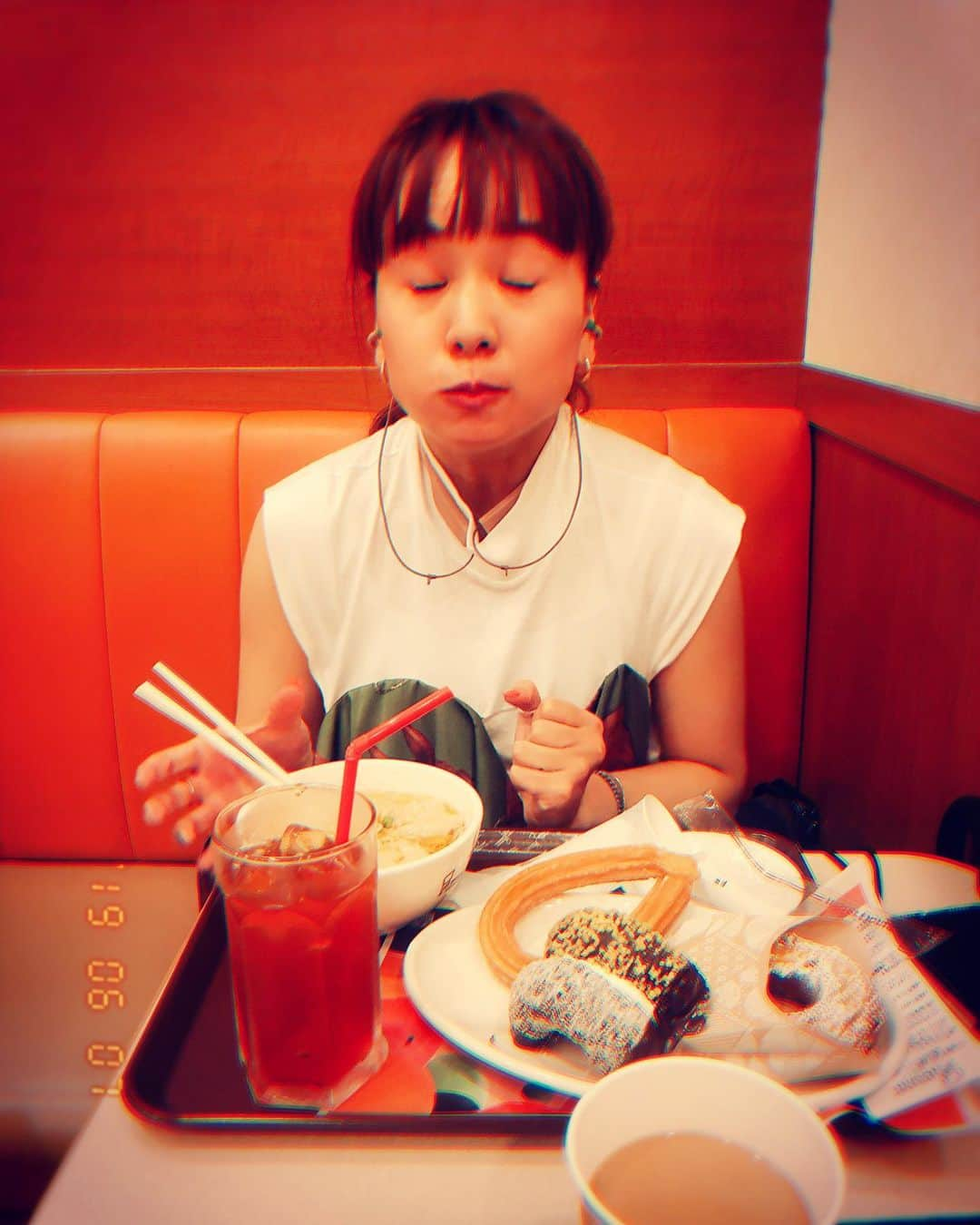 小春さんのインスタグラム写真 - (小春Instagram)「「これ載せたら食いしん坊って思われちゃうじゃん」  #姉カメラ」6月7日 18時44分 - suttokodokkoiii