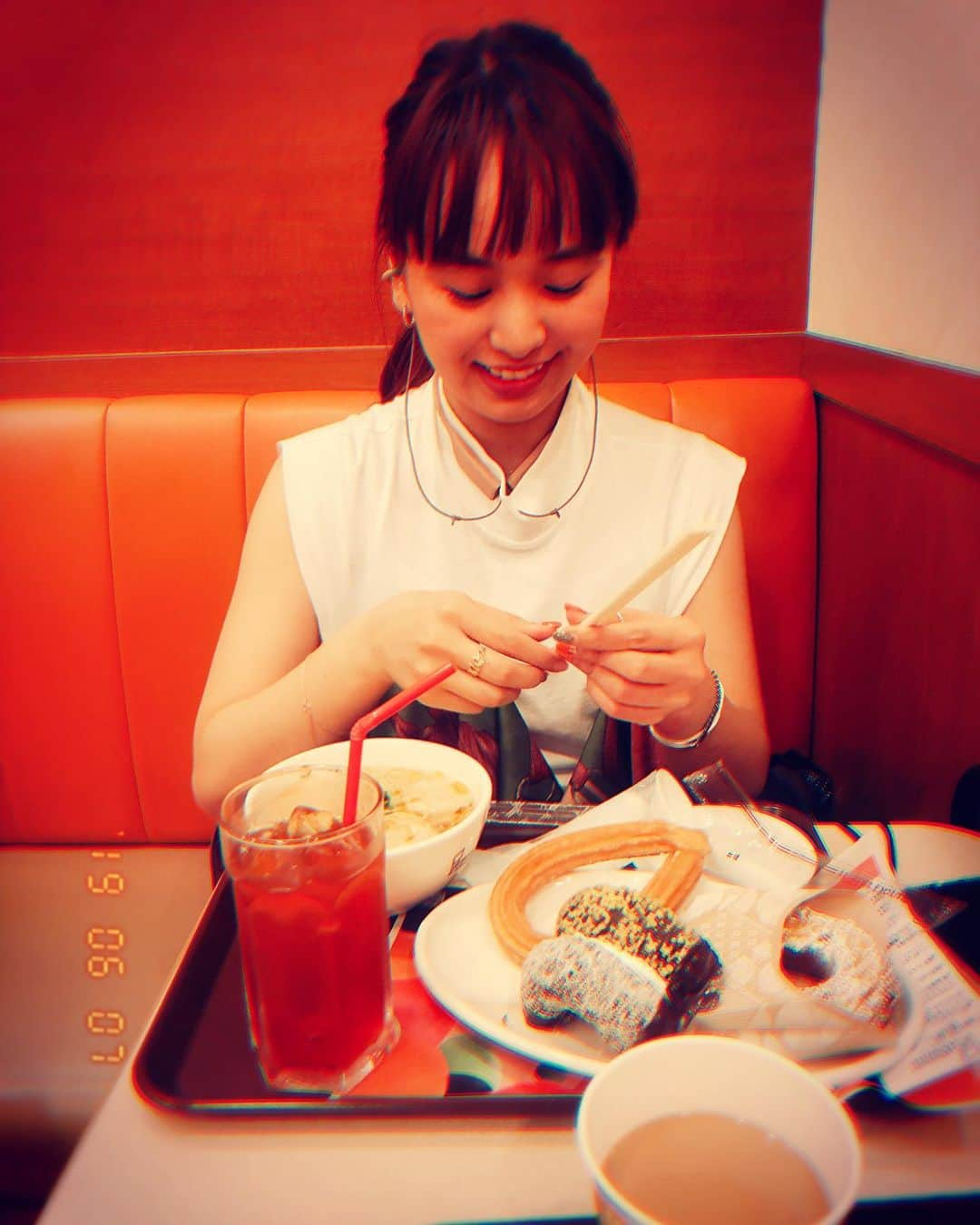 小春さんのインスタグラム写真 - (小春Instagram)「「これ載せたら食いしん坊って思われちゃうじゃん」  #姉カメラ」6月7日 18時44分 - suttokodokkoiii