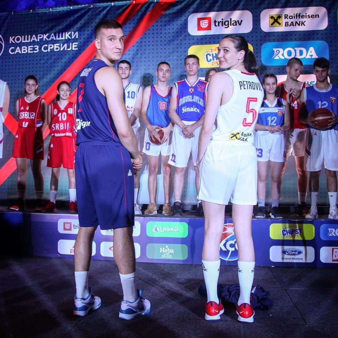 FIBAさんのインスタグラム写真 - (FIBAInstagram)「🇷🇸🎽 How cool are Serbia’s new jerseys for the @FIBAWC and @EuroBasketWomen?」6月7日 18時55分 - fiba