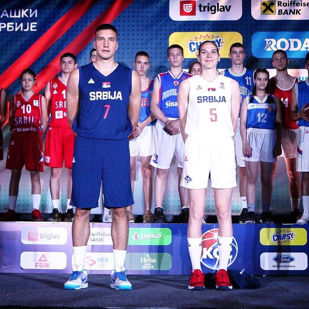FIBAさんのインスタグラム写真 - (FIBAInstagram)「🇷🇸🎽 How cool are Serbia’s new jerseys for the @FIBAWC and @EuroBasketWomen?」6月7日 18時55分 - fiba