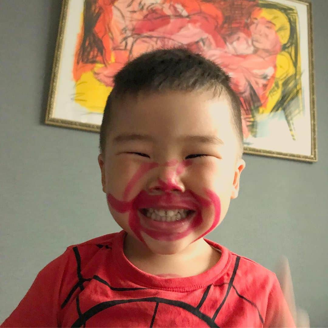 阿部裕幸さんのインスタグラム写真 - (阿部裕幸Instagram)「やんちゃ坊主😅 He is a too much energy😁 Looks like Princess Mononoke #baby #myboy #myson #かいるまる #3歳 #4月生まれ #lipstick #もののけ姫 #princessmononoke」6月7日 18時50分 - abeani111