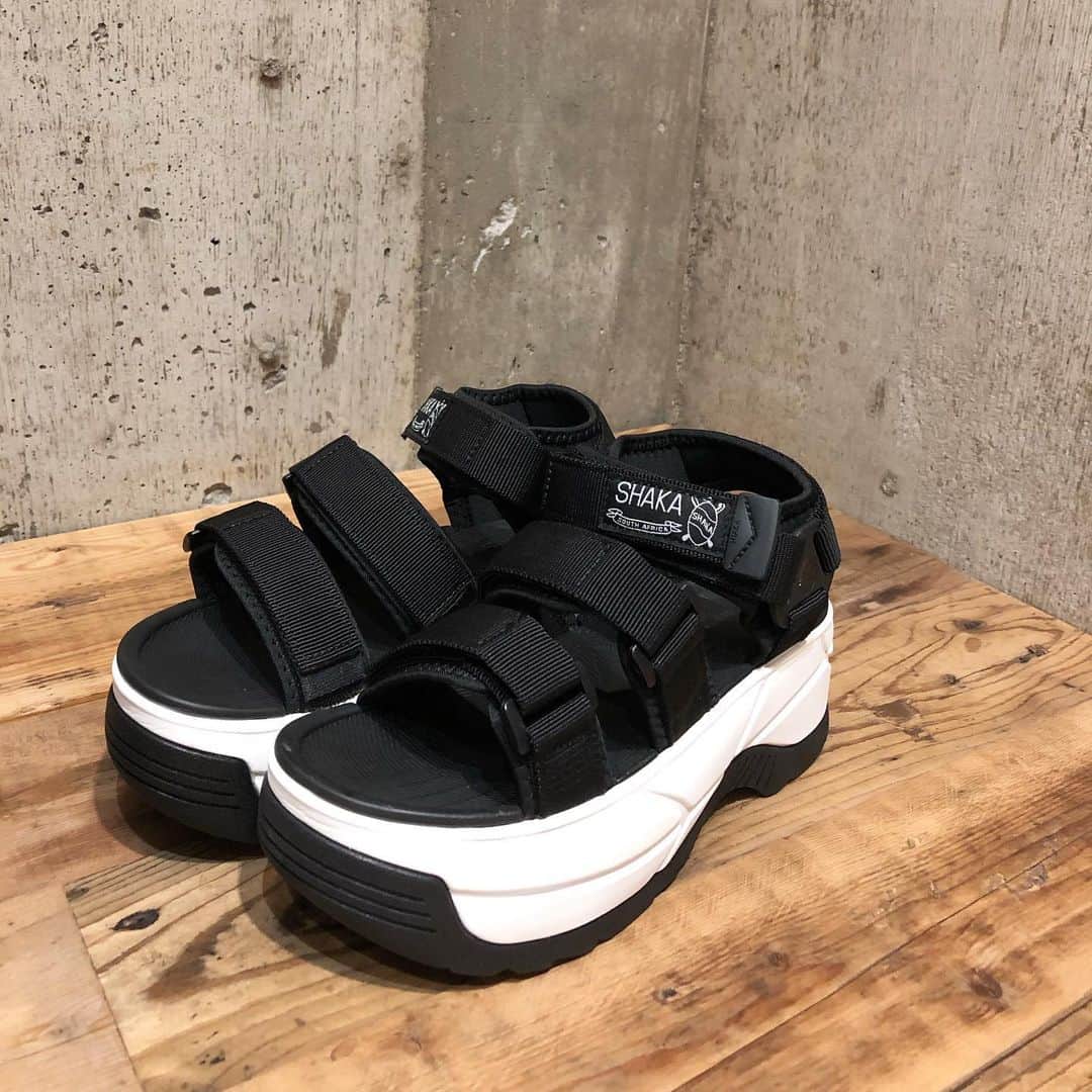 のインスタグラム：「【NEW ARRIVAL】 ・ SHAKAの新作サンダルが入荷いたしました！ デザインはもちろん、機能面も優れています👡 ・ NEO BUNGY CHUNKY ¥11,664 ・ お問い合わせはこちらから ⬇︎⬇︎⬇︎⬇︎ @ann_de_ark #shaka #シャカ #サンダル  #スポーツサンダル #sandals #sandal #スポサン #fashion #ファッション  #レディース #ショップ #栃木 #宇都宮 #arknets #anndeark」