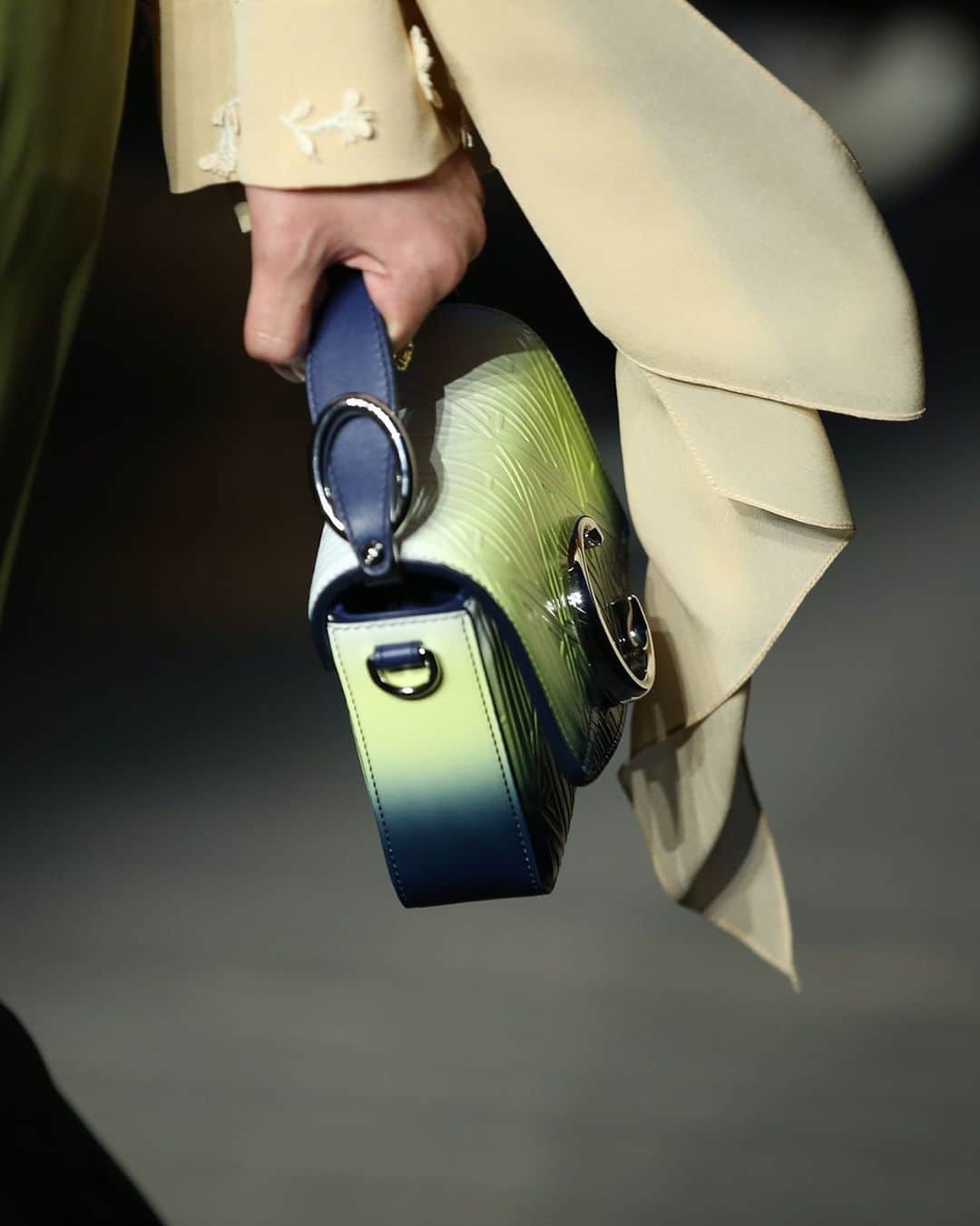 Chloéさんのインスタグラム写真 - (ChloéInstagram)「Up-close from the runway of the first-ever #chloeSPRING20 show: The Mini-C bag with its signature C detail  Discover more #chloeSHANGHAI coverage on chloe.com  #chloeGIRLS」6月7日 19時04分 - chloe