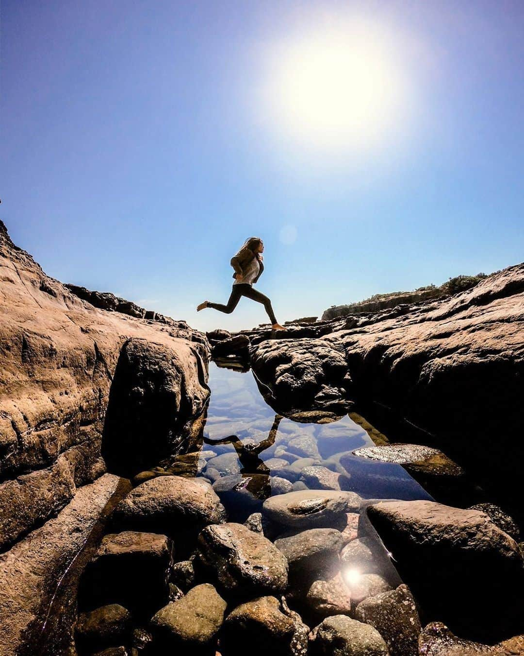 Visit Wakayamaさんのインスタグラム写真 - (Visit WakayamaInstagram)「.﻿ More than just pretty beaches.﻿ ﻿ Don't miss Senjojiki, a fascinating rock formation weathered by the stormy seas. Just five minutes from Shirahama beach.﻿ 📸: @tamakiiiiii」6月7日 19時00分 - visitwakayama