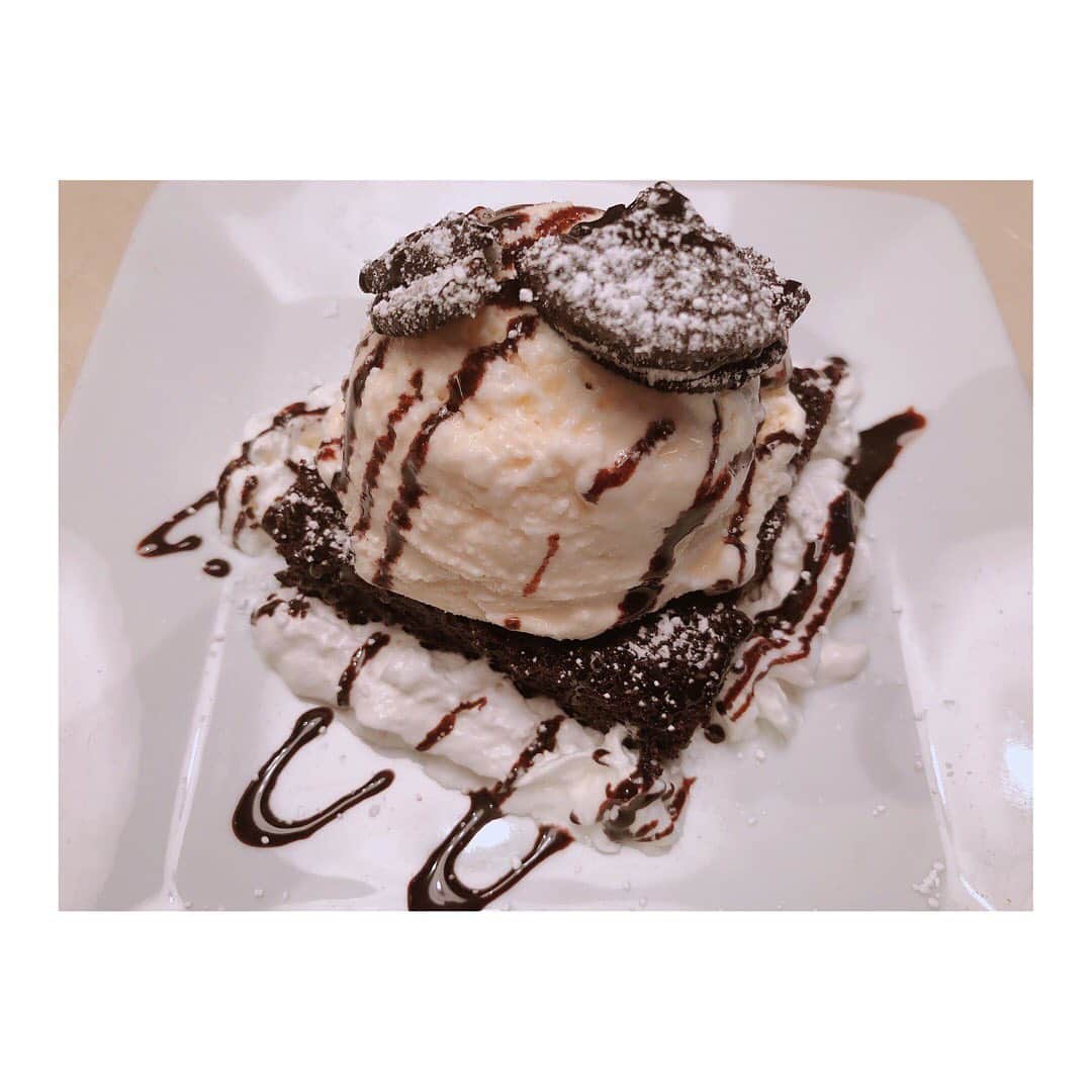 實石あづささんのインスタグラム写真 - (實石あづさInstagram)「. 食後のデザートが 大き過ぎて笑うしかない🤩 . #dessert #chocolatecake #chocolate #icecream  #vacation #enjoy #summer  #trip #chill #familytime」6月7日 19時12分 - azusa_jitsuishi