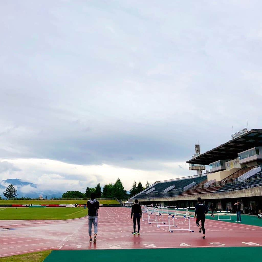 日本陸上競技連盟さんのインスタグラム写真 - (日本陸上競技連盟Instagram)「【#日本選手権混成】 いよいよ✨長野市営陸上競技場にて明日開幕🎉 夕方には雨も止み、選手は前日練習💨  記者会見も行われました🙋‍♂️🙋‍♀️ いよいよ‼️長野市営陸上競技場にて明日開幕🎉 6月8日（土）9日（日）の両日とも8:30～（予定）ライブ配信👍✨ #右代啓祐 #中村明彦 #丸山優真 #山﨑有紀 #宇都宮絵莉 会場、ライブ配信にてぜひお楽しみください😆 ✅ https://www.jaaf.or.jp/competition/detail/1355/ #JAAF #陸上 #キングオブアスリートしかいらない」6月7日 19時24分 - jaaf_official