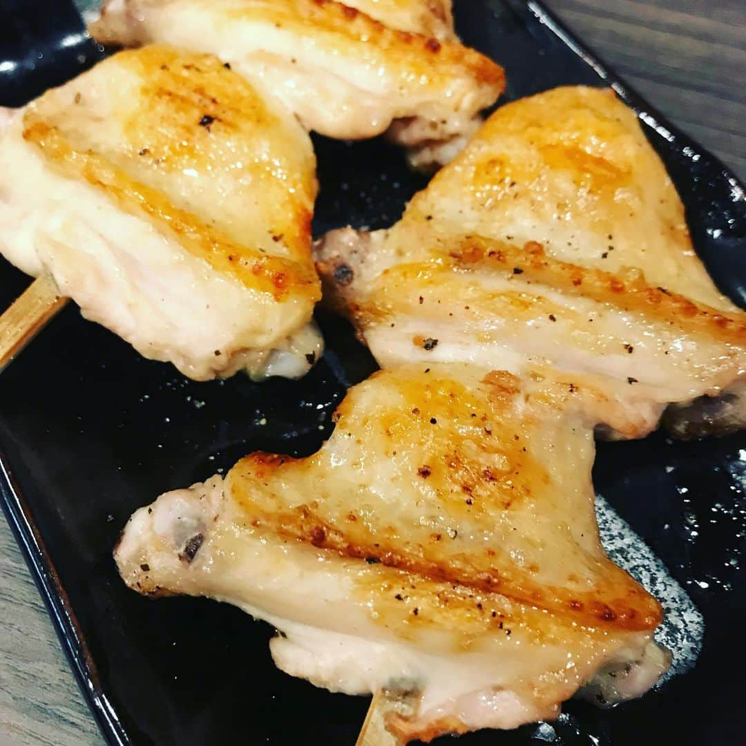 石井元気さんのインスタグラム写真 - (石井元気Instagram)「焼き鳥  つくね！手羽！  美味い！！！！ #焼き鳥 #つくね #手羽先 #美味い #あきげん #石井元気」6月7日 19時38分 - genkiishii1226