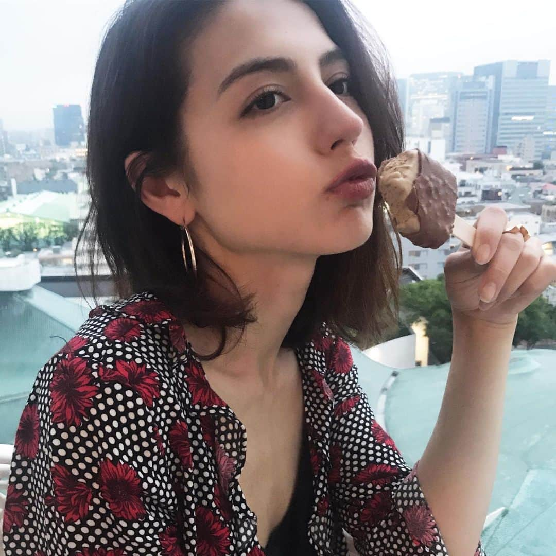 ジェイミー夏樹さんのインスタグラム写真 - (ジェイミー夏樹Instagram)「お仕事後のアイス☺️至福❤️笑  #icecream #chocolate #coffee #favorite #yum #sweets #godiva #アイスクリーム #チョコ #夏  #梅雨」6月7日 19時39分 - jaimie__official