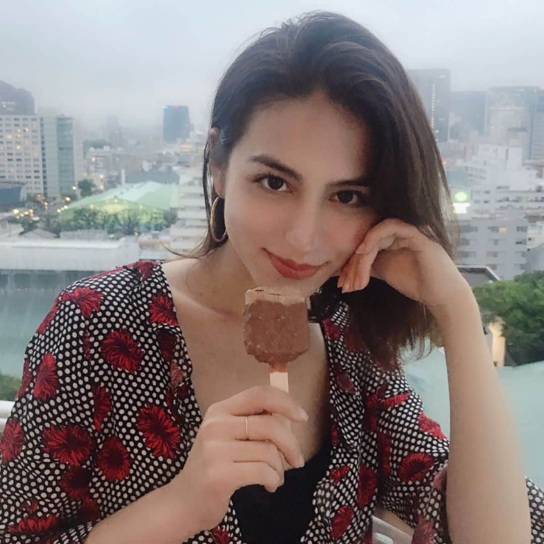 ジェイミー夏樹さんのインスタグラム写真 - (ジェイミー夏樹Instagram)「お仕事後のアイス☺️至福❤️笑  #icecream #chocolate #coffee #favorite #yum #sweets #godiva #アイスクリーム #チョコ #夏  #梅雨」6月7日 19時39分 - jaimie__official