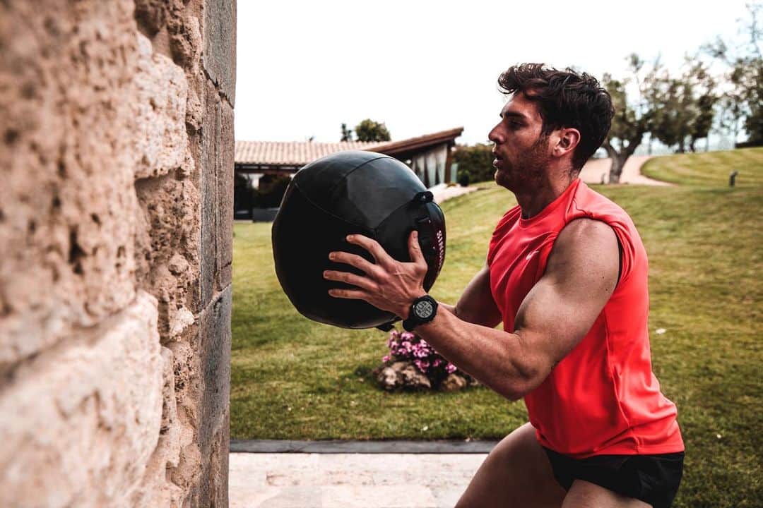 イバイ・ゴメスのインスタグラム：「Una de las partes de los días de esta semana en #stageregeneraélite están siendo los entrenamientos dirigidos por @adolfo_madrid .🏋🏼‍♂️ Trabajo funcional, trabajo de fuerza y trabajo de potencia aeróbica.」