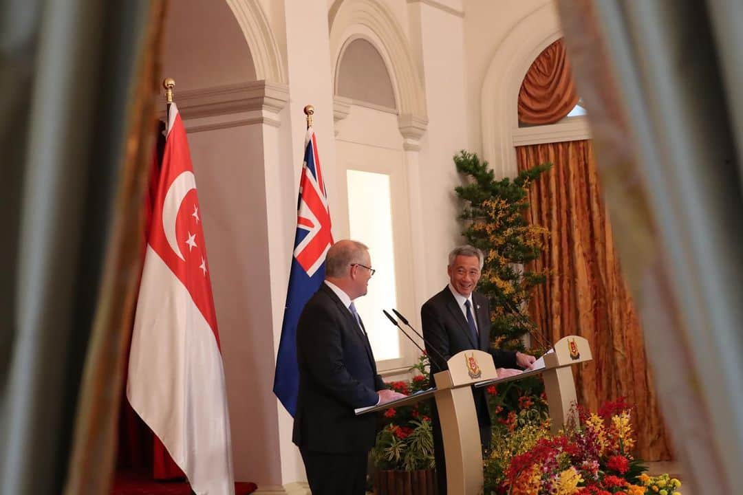 リー・シェンロンさんのインスタグラム写真 - (リー・シェンロンInstagram)「Happy to welcome Australian PM @scottmorrisonmp to the Istana today for his first overseas trip since he won the Australian federal election.  We met last year in Singapore for the ASEAN-related meetings. Australia remains a firm supporter of ASEAN, and we share many similar views on regional developments.  Australia is one of the countries we meet with at the leaders’ level every year. Glad to continue working with Mr Morrison. I look forward to deepening our strong bilateral ties! – LHL 🇸🇬🇦🇺 (MCI Photos by Betty Chua)」6月7日 19時41分 - leehsienloong