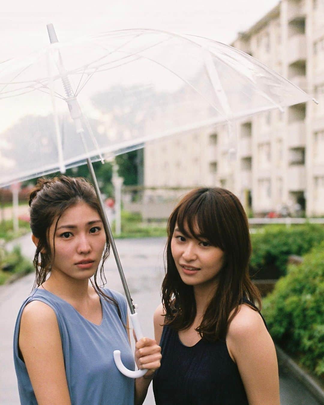 立石晴香さんのインスタグラム写真 - (立石晴香Instagram)「雨、大丈夫でしたか？？😣 夜東京も雨すごいと聞いてたから食事の予定キャンセルして帰ってきたのに帰り傘いらなくなった。。 まぁこんな日もいいか、映画見よう☺️ この写真撮った日もゲリラみたいだったので傘はリアルなのです😢☔️笑  梅雨入りしたところも多いですが気持ちは晴れで過ごしましょうね☀️✨ まだ雨の地域もあると思うのでお出かけの際はお気をつけください☺️💓 #instagood #camera」6月7日 19時42分 - haruka_tateishi