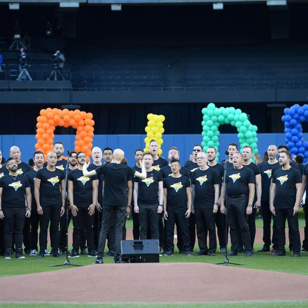 トロント・ブルージェイズさんのインスタグラム写真 - (トロント・ブルージェイズInstagram)「Thank you to everyone who joined us for #PrideNight pres. by @td_canada! ❤️🧡💛💚💙💜」6月7日 10時49分 - bluejays