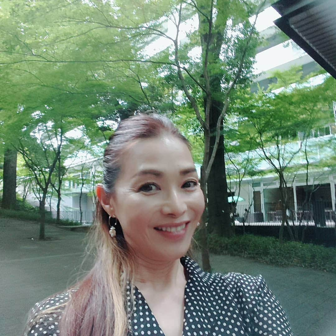 渡辺めぐみさんのインスタグラム写真 - (渡辺めぐみInstagram)「とっても、素敵な会へ行って来ました❤️❤️❤️ 今年の春から、新しい事をするために、色々と準備している事が、段々現実かしてます😁⤴️⤴️⤴️ 今年の後半に、ちゃんとお知らせしまーす😊👍 お楽しみに‼️ そのための、ランチでした⤴️⤴️⤴️⤴️⤴️ TRISARA(トリサラ)・プーケット サンスクワット語で、「3番目の天国にある庭」だそうです😁⤴️⤴️⤴️ トリサラ・プーケットからシェフが来ての、最高に美味しいランチ会でした😁❤️👍 とても、素敵な時間と空間でした😁⤴️⤴️⤴️ みんなに、早く言いたい😁⤴️⤴️⤴️ 小野さんと、楽しいランチミーティングでもありました😁❤️👍 #トリサラ#trisara #resort #island #asian #タイママレシピ #poolvilla #ミシュランスター#keisukematsushima」6月7日 10時50分 - meguheart