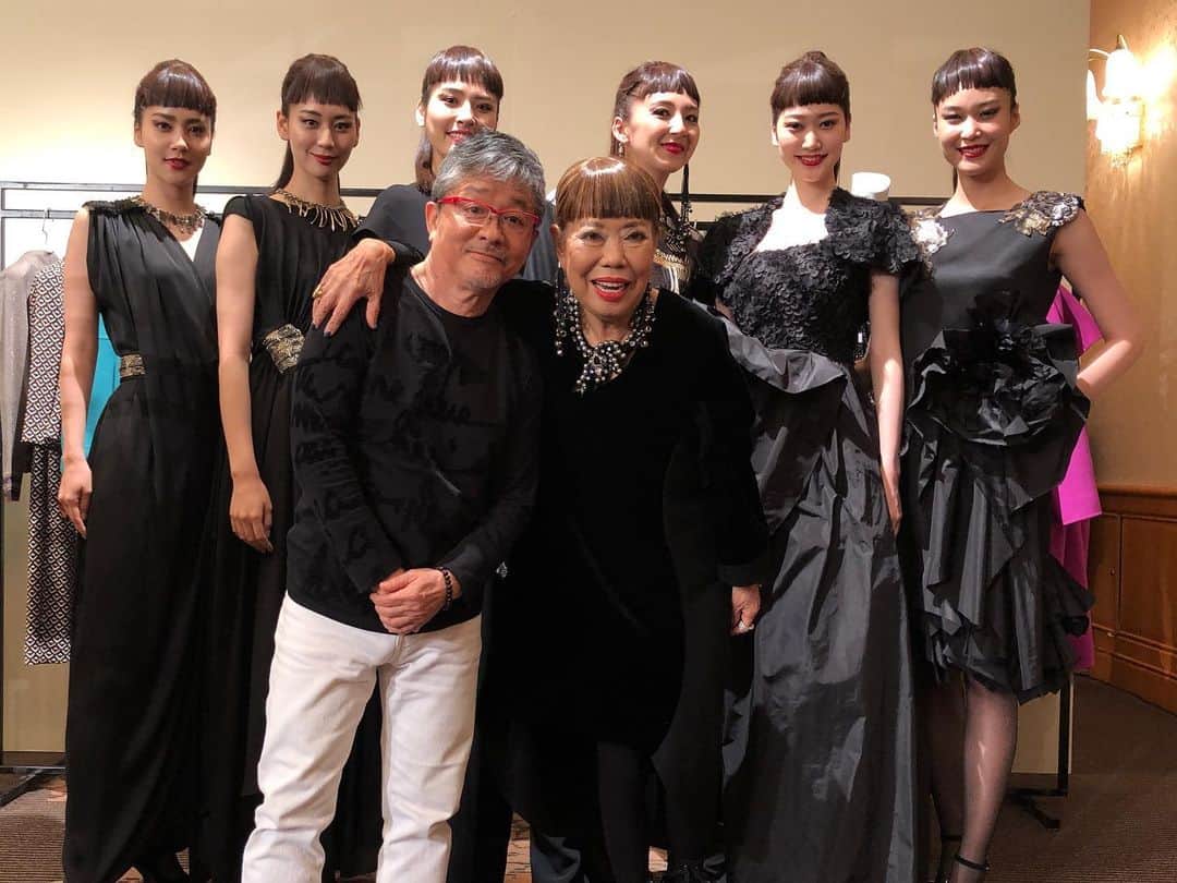 kawamura_takashi_camさんのインスタグラム写真 - (kawamura_takashi_camInstagram)「ヘアアレンジ & ヘアセット 河村タカシ 6/11の火曜と6/12の水曜は 福岡でのショーのヘアメイクのため サロンに出勤していません。  木曜以降ご予約お受けしておりますので宜しくお願いいたします。  #hairarrangecam  #hairarrange  #hairset  #hair  #ファッション #ファッションショー #ショー #ヘアファッション #メイク #メイクファッション #帝国ホテル大阪 #ヘアアレンジ  #ヘアセット  #ヘア  #大阪  #心斎橋  #心斎橋美容室 #followme  #hairdresser  #美容師 #モデル #ヘアメイク #hairmake  #locari  #mery #헤어어레인지　 #머리스타그램　 #뷰티스타그램  #헤어　 大阪市中央区心斎橋筋1-1-5 永恒ビル4F hair&make TAXI」6月7日 11時04分 - kawamura_takashi_cam