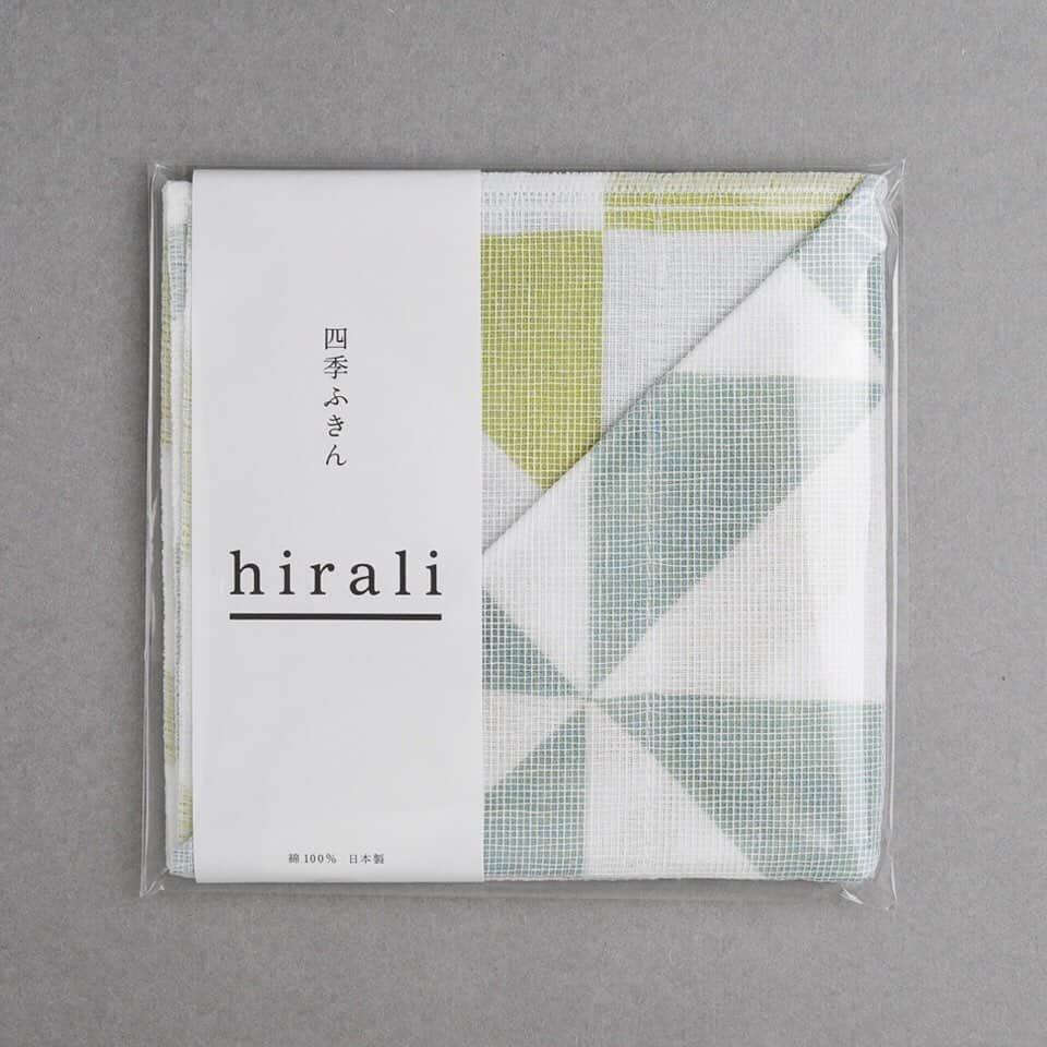 hiraliさんのインスタグラム写真 - (hiraliInstagram)「hiraliのオンラインショップに新商品が追加されました。 人気のふわふわガーゼストールや、裏表色が違う日傘、ちくちくまちまち手刺繍ハンカチに、黒染め手ぬぐいや、手ぬぐいの新柄も更新されました。 https://www.iichi.com/shop/takenosenko hiraliのホームページからオンラインショップをクリックしていただくとページが開かれます。 http://takenosenko.jp/ #hirali #ひらり #てぬぐい #手ぬぐい #竹野染工 #職人 #今日のてぬぐい #手ぬぐいのある暮らし  #伝統工芸 #traditional  #madeinjapan  #ロール捺染 #毛穴町 #染め #和雑貨 #雑貨 #Oo #ワォ #堺市 #注染#晒#織物 #タオル #神藤タオル #towel #泉州と堺の糸へん #てぬぐいフェス」6月7日 10時58分 - hiralitenugui