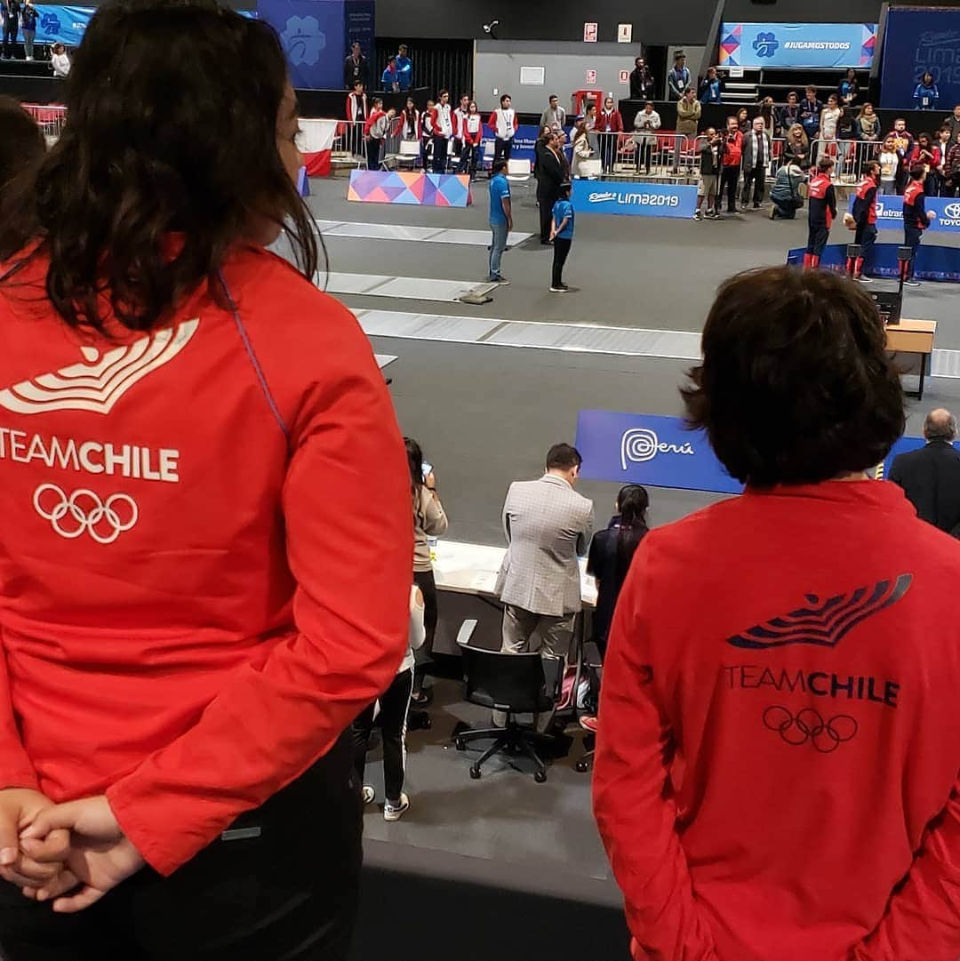 PJクォンさんのインスタグラム写真 - (PJクォンInstagram)「It's medals time! #TeamChile watching more of #TeamChile pick up some hardware! #panamericanos #lima2019 #fencing @vanwagner_productions」6月7日 11時04分 - pjkwong