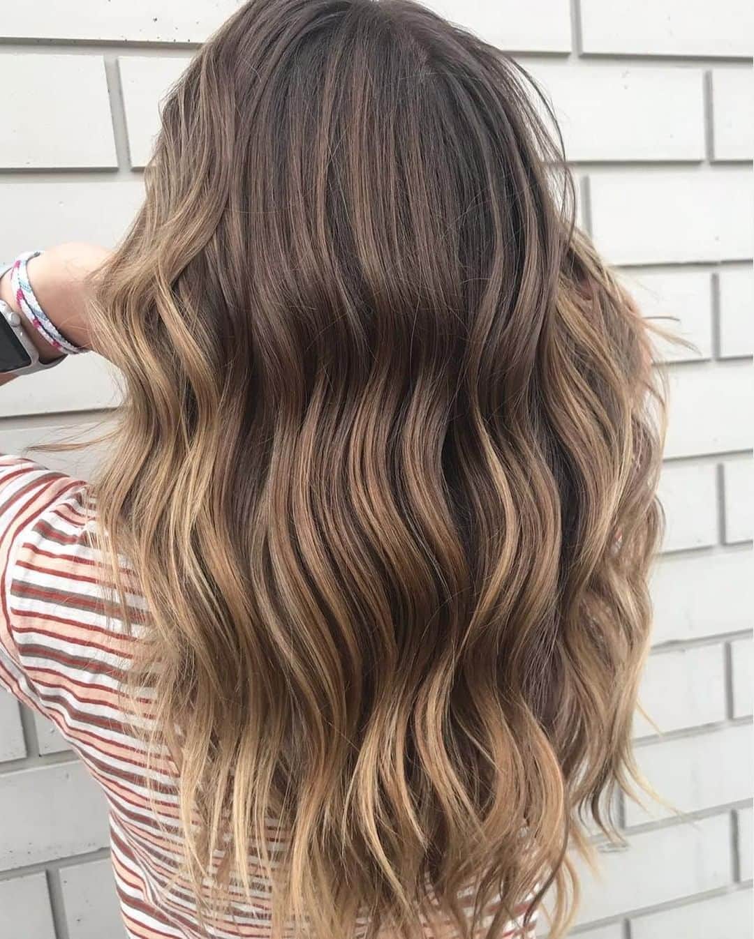 CosmoProf Beautyさんのインスタグラム写真 - (CosmoProf BeautyInstagram)「Our Beach Waves #hairoftheday goes to @jaybalaybabe for these sun-kissed waves styled with @olaplex #no6 --- 👇 Rules Below!👇 1️⃣Tag your photo #BeachyHOTD #cosmoprofbeauty #licensedtocreate 2️⃣Post a photo of your hair style against an uncluttered background 3️⃣Mention any products used to color or style the hair --- #repost #jaybalaybabe #wavyhair #beachwave」6月7日 11時00分 - cosmoprofbeauty