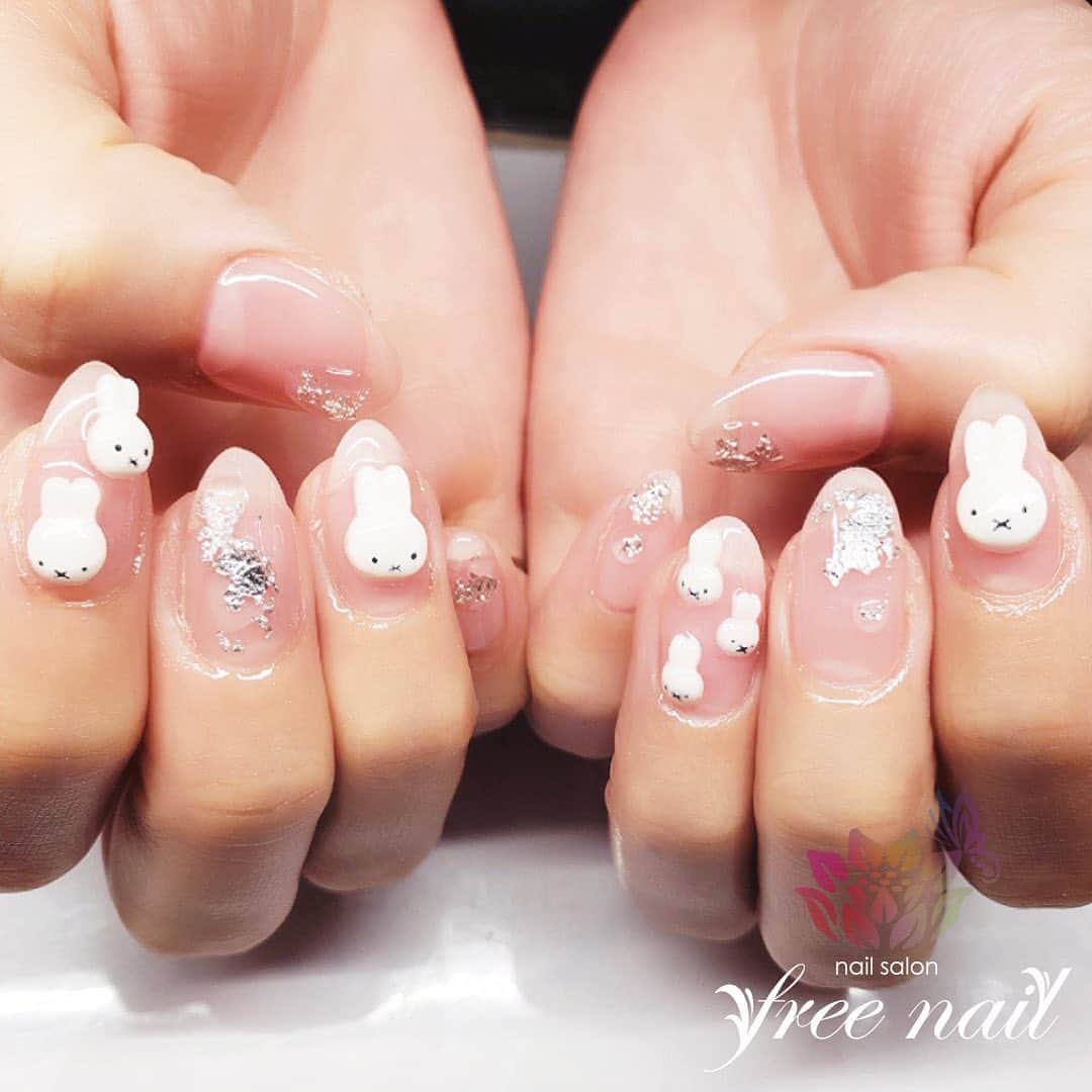 free nail フリーネイルのインスタグラム：「. お客様ネイル💅🏻🌼✨ . ミッフィーちゃん🐰🐇💗✨ . ご希望のキャラクター3Dネイルも お問合せください🧚🏻‍♀️💗 . ご来店ありがとうございました🙇🏻‍♀️🙇🏻‍♀️🙇🏻‍♀️💗 . #ネイル #フリーネイル #ネイルアート #ジェルネイル #ネイルサロン #大阪ネイルサロン #ネイルデザイン #ネイルチェンジ #ミッフィーネイル #キャラクターネイル #3dネイル #銀箔ネイル #クリアネイル #クリアカラーネイル #デザインネイル #シンプルネイル #トレンドネイル #こだわりネイル #夏ネイル #美甲 #日式美甲 #summernails #nailsart #nailsalon #nailsdid #newnails #newnail #freenail」