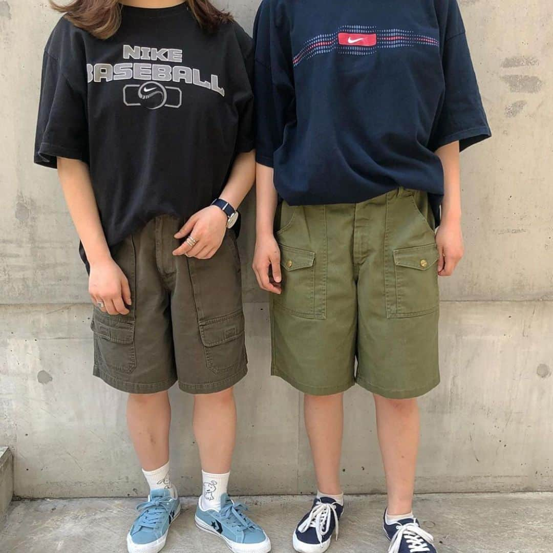 古着女子さんのインスタグラム写真 - (古着女子Instagram)「＼夏の古着は👕ボーイフレンドTシャツを／﻿﻿ ﻿ ”ボーイフレンドTシャツとは”﻿ ﻿ 見た目は男の子っぽい👱‍♂️﻿ まるで﻿ 「ボーイフレンドのTシャツ」﻿ を着ているようなだぼだぼシルエットのもの🙌﻿ ﻿ だぼっとしたシルエットで、あえて男の子っぽいデザインのTシャツにデニムやスカートをあわせてシンプルに着こなすと、古着っぽいゆるさがでます🌤﻿ ﻿ ・人気のHardRock﻿ ・アディダスやナイキなどのビッグロゴT﻿ ・スケーターブランドのステューシー﻿ ・プラネットハリウッドのロゴT﻿ ・トミーのシンプルなロゴT﻿ などなど﻿ ﻿ この夏はボーイフレンド風のビッグTシャツを合わせて、ボーイッシュに着こなしましょう☺️﻿ ﻿ ﻿﻿﻿ ﻿ ﻿﻿﻿ 🏡古着女子がプロデュースする古着ショップを紹介🏡﻿﻿﻿﻿ ・9090ナインティナインティ @9090s_ 👖👟﻿﻿﻿﻿ ・ひとくち ﻿ @o0_hitokuchi_ 🐻🍯﻿﻿﻿ ﻿﻿﻿﻿ ﻿﻿﻿﻿ 🌼公式LINE@→@furuzyo で検索🌼﻿﻿﻿﻿ LINE@だけのお知らせや古着の疑問にも答えます！﻿﻿﻿﻿ ﻿﻿﻿﻿ ﻿﻿﻿﻿ 古着を素敵に着こなしてる女性の方をRepostでご紹介させていただきます🐒写真は全てご本人様に【掲載許諾】をとっております💓﻿﻿﻿﻿ ﻿﻿﻿﻿ ﻿﻿﻿ ﻿﻿﻿﻿﻿ #Tシャツ #古着屋 #下北沢古着屋 #フルジョ #古着 #古着女子 #古着好きな人と繋がりたい #コーデ #古着コーデ #古着好きと繋がりたい #ファッションコーデ #古着男子 #着回しコーデ #服好きな人と繋がりたい #古着好きと繋がりたい #ゆるコーデ #着画 #古着mix #古着好き #韓国コーデ #メンズライク #古着ファッション ﻿#だぼだぼコーデ #フリクロ #ゆるコーデ #だぼだぼ」6月7日 11時54分 - furuzyo