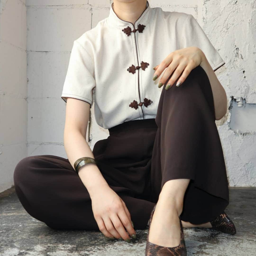 吉祥寺 古着屋 Orfeoのインスタグラム：「Vintage China Shirt Style  #Orfeo #Kichijoji #Tokyo #vintage #used #fashion #coodinate #outfits #オルフェオ #吉祥寺 #東京 #古着 #古着屋 #ヴィンテージ #ユーズド #ファッション #コーディネート  掲載商品のお問い合わせはメールにて承っております。コメント、DMでのお問い合わせは受け付けておりませんのでご了承ください。」