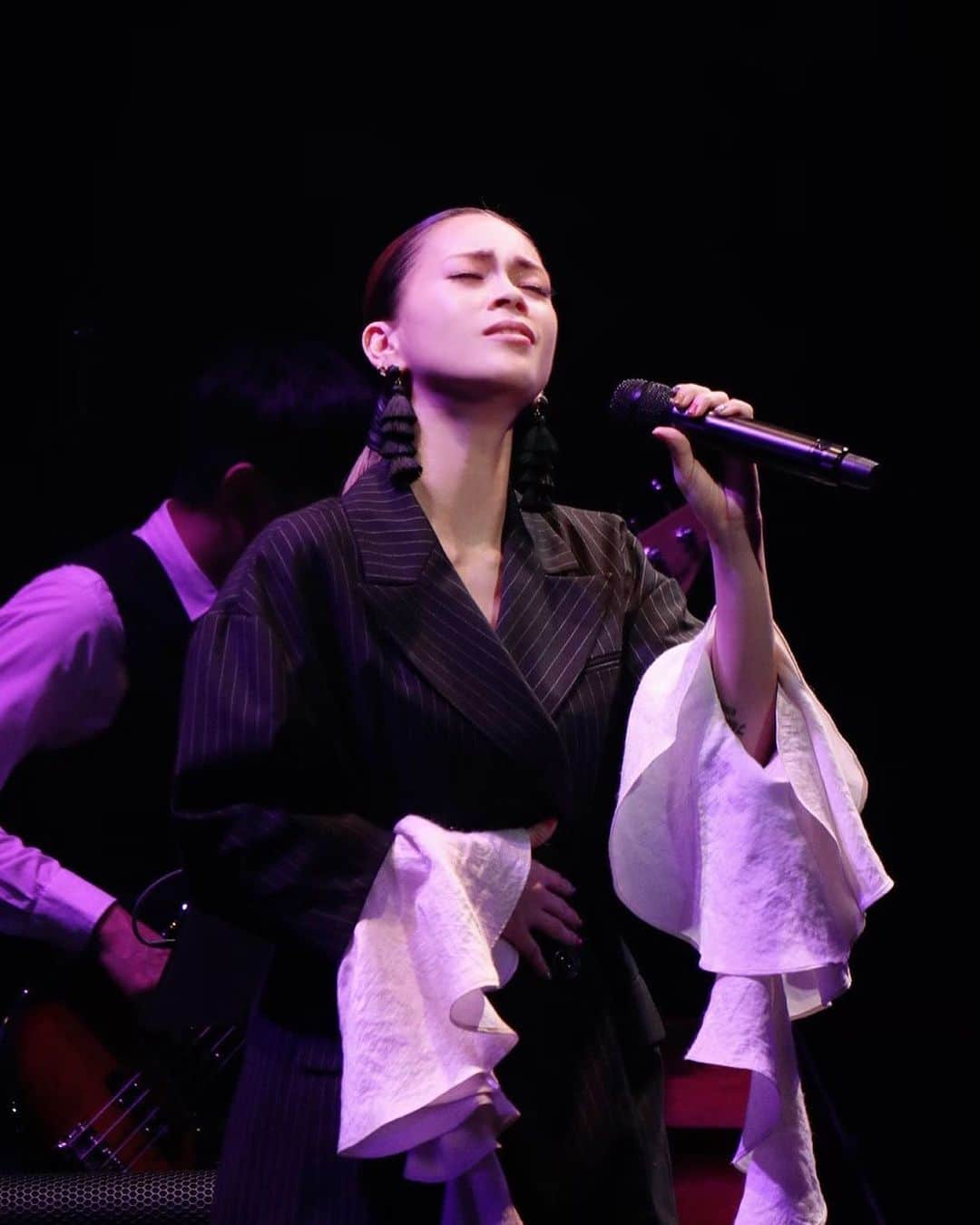 小柳ゆきのインスタグラム：「小柳ゆきのデビュー20周年を記念した特別公演が決定しました❗️❗️ . . スペシャルなゲストをお迎えしてお届けする一夜限りの贅沢なライブをお見逃しなく。 . . 『YUKI KOYANAGI 20th Anniversary Live“DON＄YOKU”』 . ■日時:2019年9月13日(金)  開場18:00  開演19:00 . ■会場:舞浜アンフィシアター . ■スペシャルゲスト:デーモン閣下/大黒摩季/野沢雅子(特別ゲスト)/etc… . . 詳細は追って発表いたしますのでお楽しみに。 . #野沢雅子 さん #デーモン閣下 さん #大黒摩季 さん #小柳ゆき #20th」