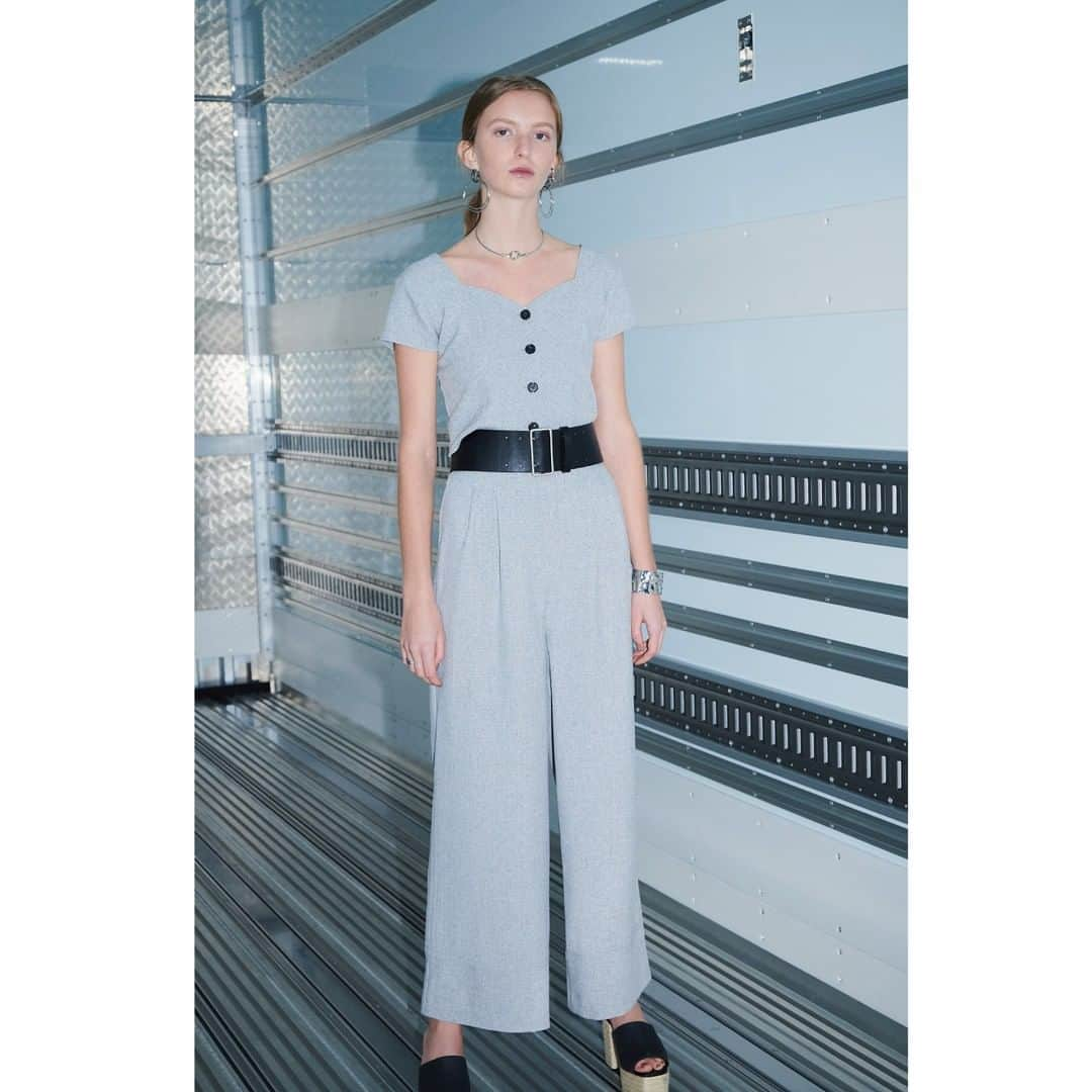 EMODAさんのインスタグラム写真 - (EMODAInstagram)「ㅤㅤㅤ  2019 S/S SEASON CONCEPT -NUDIE- ㅤㅤㅤㅤㅤㅤ SUMMER ISSUEㅤㅤㅤ ㅤㅤㅤㅤㅤㅤ ㅤㅤ ・SWITCHING SHORT TOP ¥4,980+tax ・HEM UP WIDE PT ¥6,980+tax ・CIRCLE EAR CUFF ¥1,980+taxㅤㅤㅤㅤㅤㅤ ・W CIRCLE HOOP PIERCE ¥2,380+tax ・CIRCLE CHOKER ¥2,580+tax ・WAVE RING ¥2,580+tax ・WAVE BRACELET ¥2,980+tax ・WIDE BELT ¥3,980+tax ・BULKY HEEL ESPADRILLE ¥10,800+tax ㅤㅤㅤㅤ ㅤㅤㅤㅤ  ウェブではLOOKBOOKも公開中‼ プロフィールのURLからチェック✔ ㅤㅤㅤ  ㅤㅤㅤ #EMODA #RUNWAYchannel #2019SUMMER @emoda_snap ㅤㅤㅤㅤ」6月7日 12時00分 - emoda_official