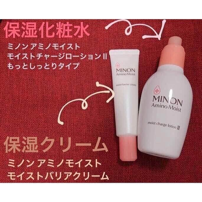 ミノン 公式アカウントさんのインスタグラム写真 - (ミノン 公式アカウントInstagram)「・﻿﻿ @iru_healthy さんの投稿をご紹介させていただきます！﻿﻿ 素敵な投稿をありがとうございます。﻿﻿ ﻿﻿ 紫外線やクーラー等によって乾燥が気になるこの時期。﻿﻿ ミノンアミノモイスト#モイストチャージローション と﻿﻿ #モイストバリアクリーム でしっかりと保湿して乾燥から肌を守りましょう。﻿﻿ ﻿﻿ @iru_healthy さんの感想をご紹介（一部抜粋） ﻿ ・・・・・・・・・ ・・・・・・・・・ ・・・・ ﻿ 感想﻿ ①保湿化粧水　﻿﻿ ずばり、私のお肌に合っています😭💓﻿﻿ 合わないものは本当に合わない難しいお肌なんですが、ミノンは以前にパックを使用した際にすごく合っていたので今回こちらを購入しました！﻿ 思った通りピリつきもつっぱりも無く、しっとりさせてくれます🙆✨﻿ .﻿ ②保湿クリーム﻿﻿ こちらも好き…！笑﻿ 保湿クリームって色んなテクスチャーがあって、クリームって名前でもジェル状だったり、水分多めでサラサラだったりするものが多いですが、﻿ こちらはコックリ濃厚なクリームで、しっかりお肌を蓋してくれます。﻿ ﻿ あと、チューブタイプでスパチュラを使う手間もなく、極力手を汚さずに使えるところも好きです🙆﻿ クリームが出る口もすごく細くて、一気に出しすぎた！なんてトラブルもありません😊 ・・・・・・・・・ ・・・・・・・・・ ・・・ ﻿ ミノン公式アカウントでは皆さまの投稿を募集しております。﻿﻿ 【@minon_official_jp】をタグ付けしてご愛用して頂いているミノンの商品を投稿してくださいね。﻿﻿ 皆さまの感想を是非お聞かせください。﻿﻿ ﻿﻿ #ミノン #ミノンアミノモイスト #第一三共ヘルスケア #敏感肌 #乾燥肌 #素肌 #弱酸性 #肌ケア #乳液 #スキンケア紹介 #コスメレビュー #愛用品 #保湿 #コスメ紹介 #愛用品 #愛用スキンケア #コスメレポ #美容好き #乾燥肌対策 #minon #minonaminomoist #facecare #skincare #mycosmetics #japanesecosmetics #delicate #cosmetics #make」6月7日 12時01分 - minon_official_jp