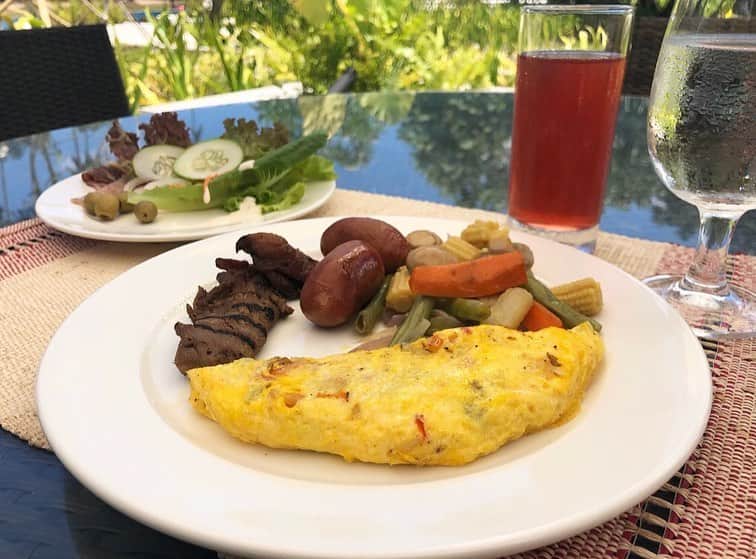 朝日放送「朝だ！生です旅サラダ」さんのインスタグラム写真 - (朝日放送「朝だ！生です旅サラダ」Instagram)「@aiaoki_official  #リオビーチ にはリゾートホテルがたくさん🏖 その中のひとつ、#セダホテル で朝食をいただきました🥞💛 ビュッフェ形式でメニューが豊富🍓🌽🍖🥗🧁 なにをとるか迷いながら選んでいるうちに、結構なボリュームになってました😋😅🍴💕 セダホテル、プールも広くて素敵なホテルでしたよ♥️ _ #リゾートホテル #朝食 #ビュッフェ #SedaLio #五つ星 #エルニド #ElNido #フィリピン #Philippines _ #ABCテレビ #朝日放送テレビ #朝だ生です旅サラダ #旅サラダ #旅サラダガールズ  #青木愛 #土曜 #あさ8時 #シンクロ 今は #アーティスティックスイミング #元日本代表 #海外 #旅  #travel #trip」6月7日 12時02分 - tabisalad