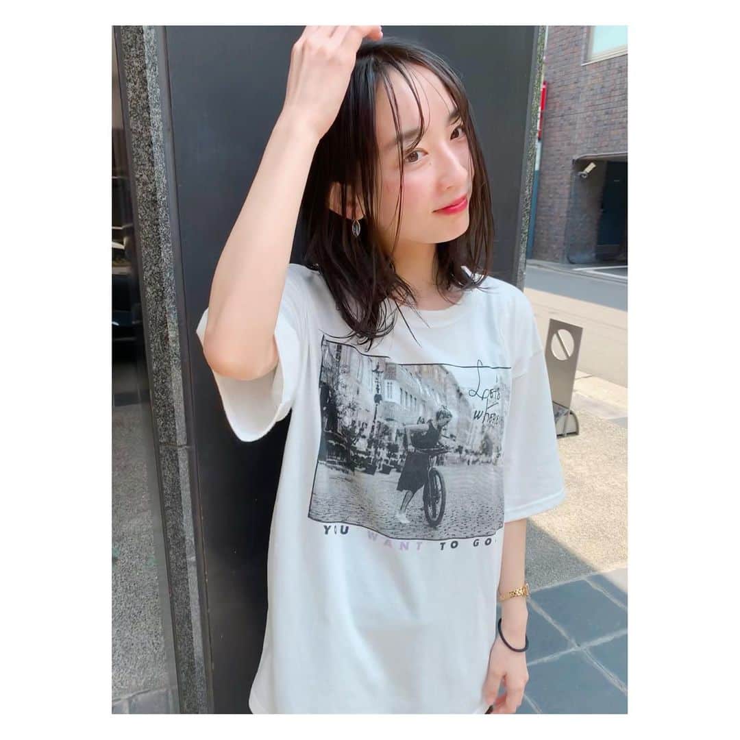 のインスタグラム：「前髪をしれーっと混ぜてみました(・ω・)ノ  #美容院行ってきた  #バングカット #って言うらしい #頭かゆいわけじゃないよ #普通にワンレンみたいにも見せられるとても便利な #ヘアスタイル #水陸両用 #って呼んでる #ヘアカット #ミディアムへア  #haircut #mediumhairstyles #mediumhaircut」