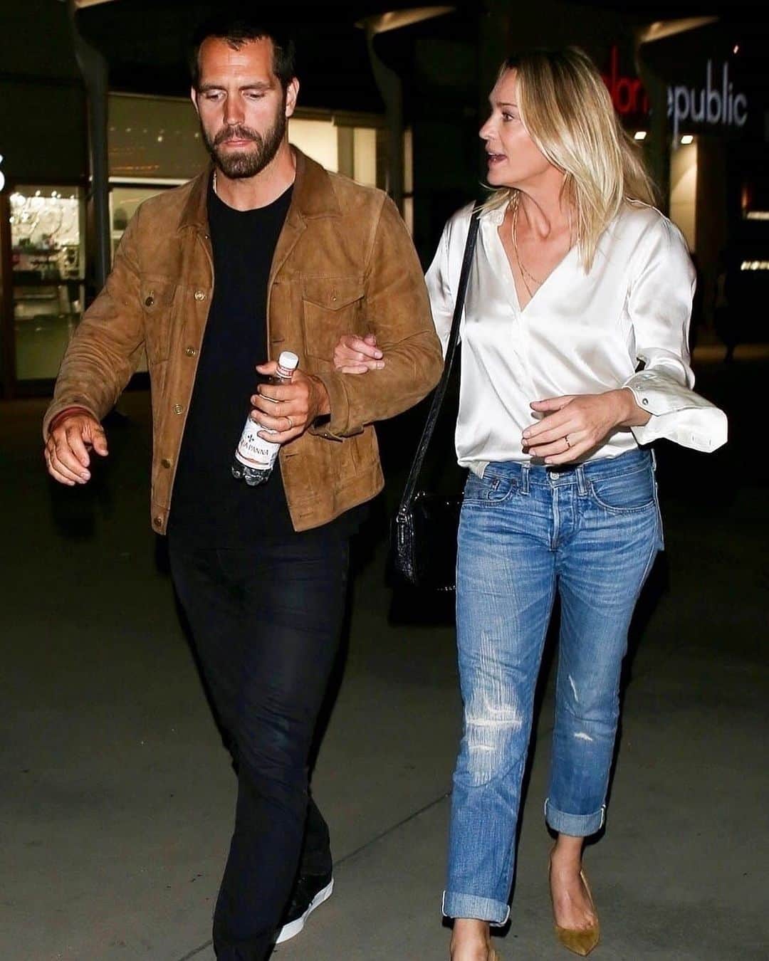 Just Jaredさんのインスタグラム写真 - (Just JaredInstagram)「Robin Wright and her husband Clement Giraudet step out for a rare public appearance while going to the movies in Hollywood. #RobinWright #ClementGiraudet Photo: Backgrid」6月7日 12時06分 - justjared