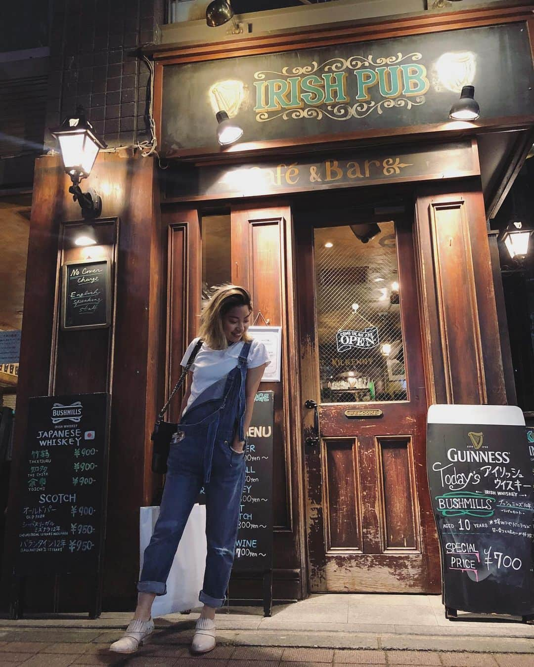 Rihwaさんのインスタグラム写真 - (RihwaInstagram)「Irish pub🧡🌿 @koichitabo82 さんに教えて頂いたお店！MY LIFE IS BEAUTIFUL〜１パイントの勇気〜はここから始まった！🧡🌿🌟 昨日は美味っし〜いご飯を銀座で食べて、それからハシゴして新橋にあるこのお店へ！☺️ NIKIIEちゃんと居るとずっと笑ってるんだよなぁ！！！！🤣🤣🤣 変な写真撮って遊んだり、魚の下顎ぱくぱくさせてアテレコしたり、そんなのにも自然に付き合ってくれる！いや、一緒に普通に遊んでる！☺️💞笑 気が合うってこうゆうことだよね。😳✨✨✨ 大好きNIKIIEちゃん！！！！😍💛🧡💜🌈🌟🙏🏽 #Rihwa #nikiie #にきりふぁ #love #bestfriend #bestie @nikiiejp #ssw」6月7日 12時08分 - rihwa_official