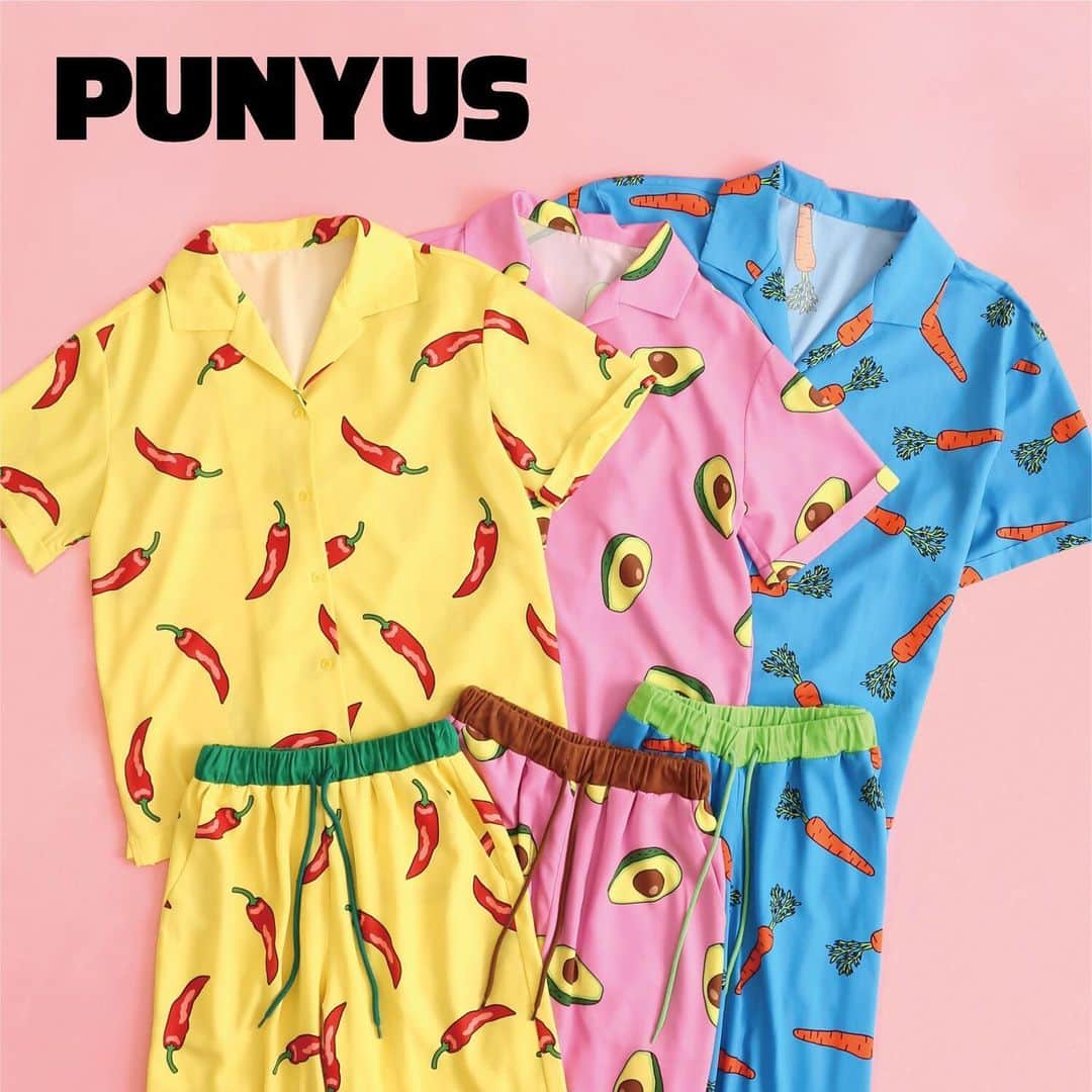 PUNYUSさんのインスタグラム写真 - (PUNYUSInstagram)「. ⚠️オンラインストア先行発売⚠️ . 野菜柄シャツ＆パンツ 各¥4,990+tax／size①-④(S-6L) . ニンジン🥕トウガラシ🌶アボカド🥑 PUNYUSらしいフードモチーフの 開襟シャツとイージーパンツが新登場🥳💗 セットアップもおすすめです🎵♪ . オンラインストアにてご覧ください🏃‍♂️💨 . #punyus #プニュズ #ぷにゅず #watanabenaomi #渡辺直美 #fashion #japanfashion #shirt #pants #野菜 #アボカド #トウガラシ #ニンジン #SHIBUYA109 #スカイツリー #ルミネエスト新宿 #横浜ジョイナス #あべのキューズモール #名古屋パルコ #札幌パセオ #ZOZOTOWN #ONLINESHOP #internationalshipping」6月7日 12時21分 - punyus