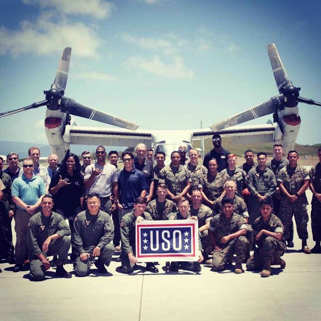 レイ・アレンさんのインスタグラム写真 - (レイ・アレンInstagram)「Today the @theuso tour took us to the Marine Corps Air Station Kaneohe Bay. What an incredible part of the world to experience and of course what a thrill to meet some of America's finest men and women. Thank you to all the Marines that showed us around and welcomed our group today. @coachkevinollie @royhibbert55 #semperfi #usotour2019 #kaneohebay #honolulu」6月7日 12時26分 - trayfour