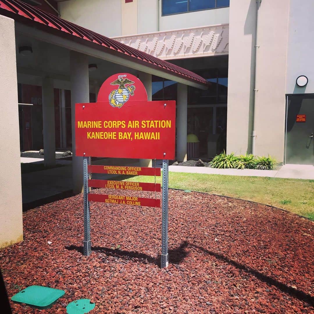 レイ・アレンのインスタグラム：「Today the @theuso tour took us to the Marine Corps Air Station Kaneohe Bay. What an incredible part of the world to experience and of course what a thrill to meet some of America's finest men and women. Thank you to all the Marines that showed us around and welcomed our group today. @coachkevinollie @royhibbert55 #semperfi #usotour2019 #kaneohebay #honolulu」