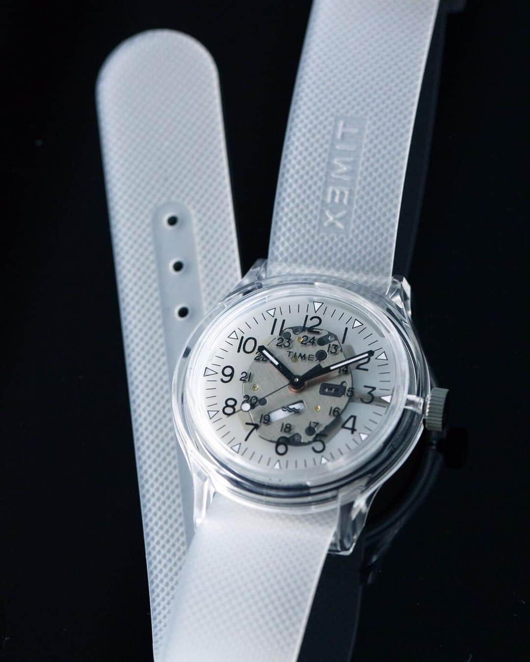 BEAMS MENさんのインスタグラム写真 - (BEAMS MENInstagram)「… TIMEX CLASSIC DIGITAL & ORIGINAL CAMPER “CLEAR COLLECTION“ PRE ORDER START!! ・ ファッションでトレンドの"スケルトン"を時計に落とし込んだコレクション。涼しげな見た目が春夏の装いにピッタリなスペシャルアイテムです！ ・ BEAMSでは「ORIGINAL CAMPER」と「CLASSIC DIGITAL」を、BEAMS BOYでは「ORIGINAL CAMPER」を展開。 6月7日(金)より全国のビームス店舗及びビームス公式オンラインショップで予約可能です。7月5日(金)より発売します。 ・ https://www.beams.co.jp/item/bprbeams/watch/11480508232/ ・ https://www.beams.co.jp/item/beamsboy/watch/13480133232/ ・ https://www.beams.co.jp/item/bprbeams/watch/11480567232/ ・ @timex @beams_official #timex #classicdigital #originalcamper #beams #beamsboy」6月7日 12時29分 - beams_mens_casual