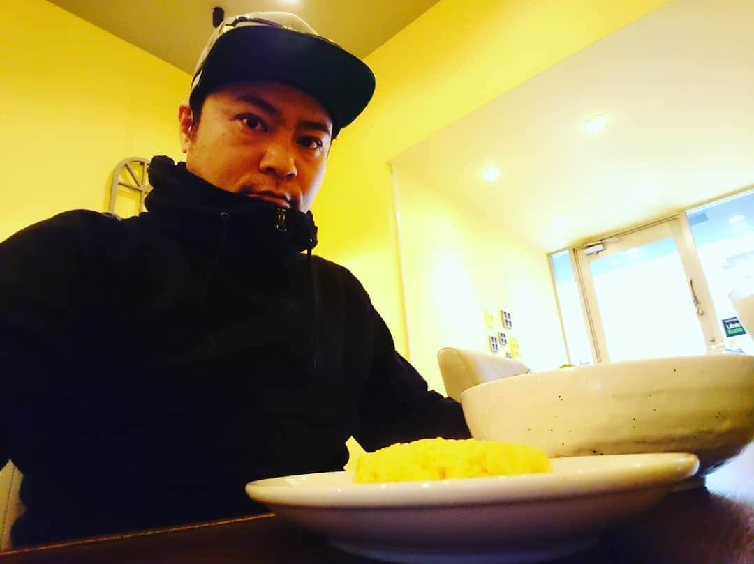 高井俊彦さんのインスタグラム写真 - (高井俊彦Instagram)「【久しぶりのスープカレー専門店🍛】 今日は無性に口がスープカレーになったので行ってきました😃✌️ イエロースパイス北堀江店✨  チキン、野菜がたっぷり食べれて⤴️ 炭水化物は少なめにしました👍  やっぱりここのスープカレーは美味しい‼️ 今夜も舶来寄席頑張ります⤴️⤴️⤴️ #イエロースパイス北堀江 #濃黄 #辛さ＋３ #骨なしチキンスープカレー」6月7日 12時38分 - takai_toshihiko