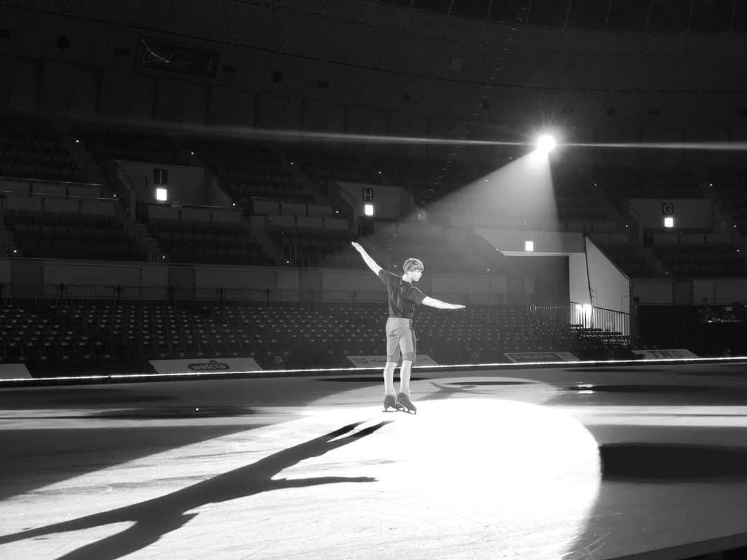 デニス・ヴァシリエフスさんのインスタグラム写真 - (デニス・ヴァシリエフスInstagram)「Premiere of “Bloodstream” today at Fantasy on Ice in Kobe! Choreo by @salome_brunner. #FaOI」6月7日 12時46分 - denissvasiljevs