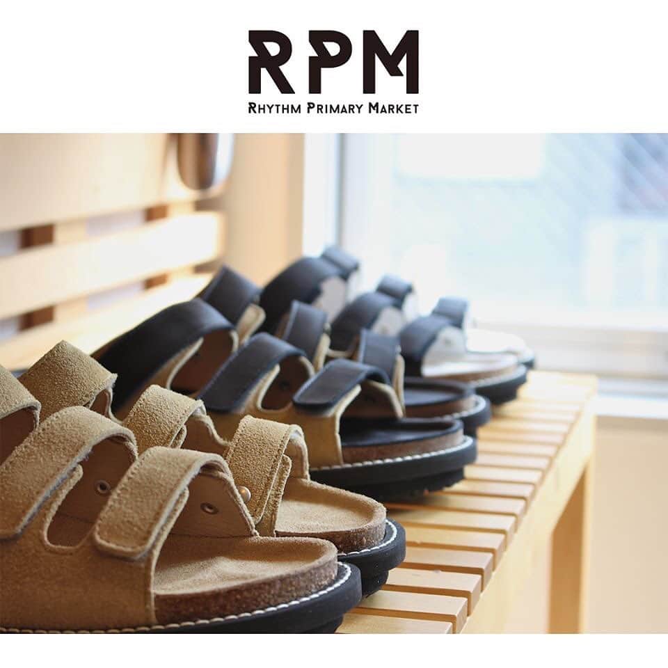 のインスタグラム：「《RPM INFORMATION》  6月最初の金曜日 本日もオープンしました。  夏日がもう迫ってきています。 夏の必須アイテム"サンダル" いかがですか？ 上質なサンダル。揃っていますよ！  今日も一日よろしくお願いします。  Its the first Friday of June, We are open today.  Summer season is approaching. And of course summer item will always be 'SANDAL' What do you think ? Simple design, made from high quality leather !  Come and pay us a visit.  www.rfwtokyo.com @rfwtokyo  #rpm #rfwtokyo #rfw #rhythmfootwear #sneaker  #sneakers #kicks #instashoes #instakicks #sneakerhead #sneakerheads #nicekicks #sneakerfreak #kickstagram #shoestagram #boots #bag #backpack #socks #春夏 #代々木八幡 #八幡商店街 #rhythmprimarymarket #サンダル #sandal」